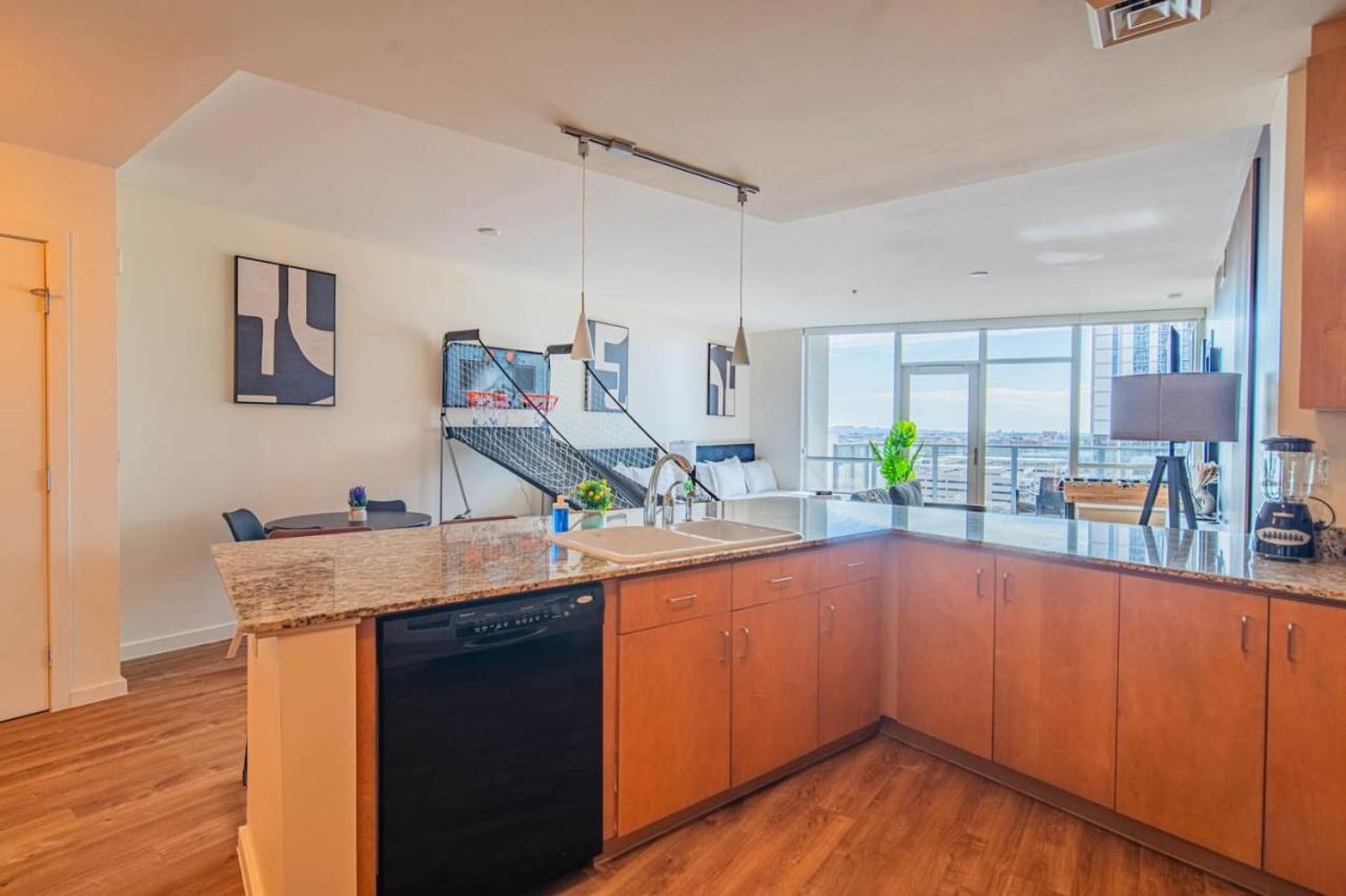 Luxury 1br Dt Highrise, Pool, Gym, Parking, W-d, Golf Apartment