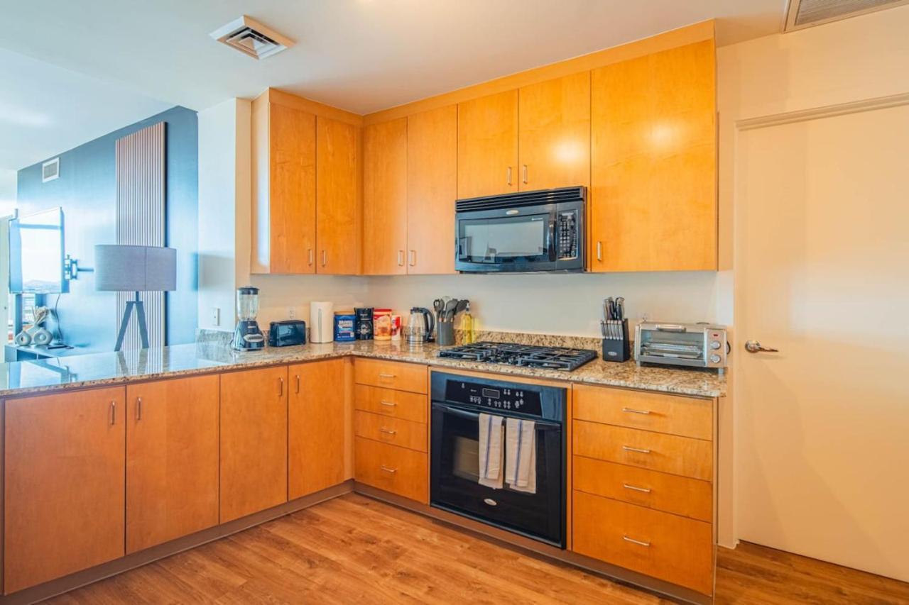 Apartment Luxury 1br Dt Highrise, Pool, Gym, Parking, W-d, Golf Phoenix
