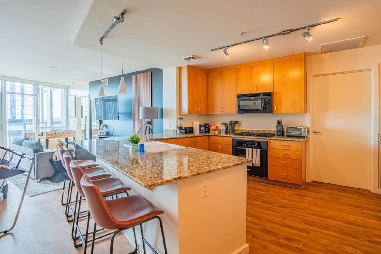 Apartment Luxury 1br Dt Highrise, Pool, Gym, Parking, W-d, Golf Phoenix