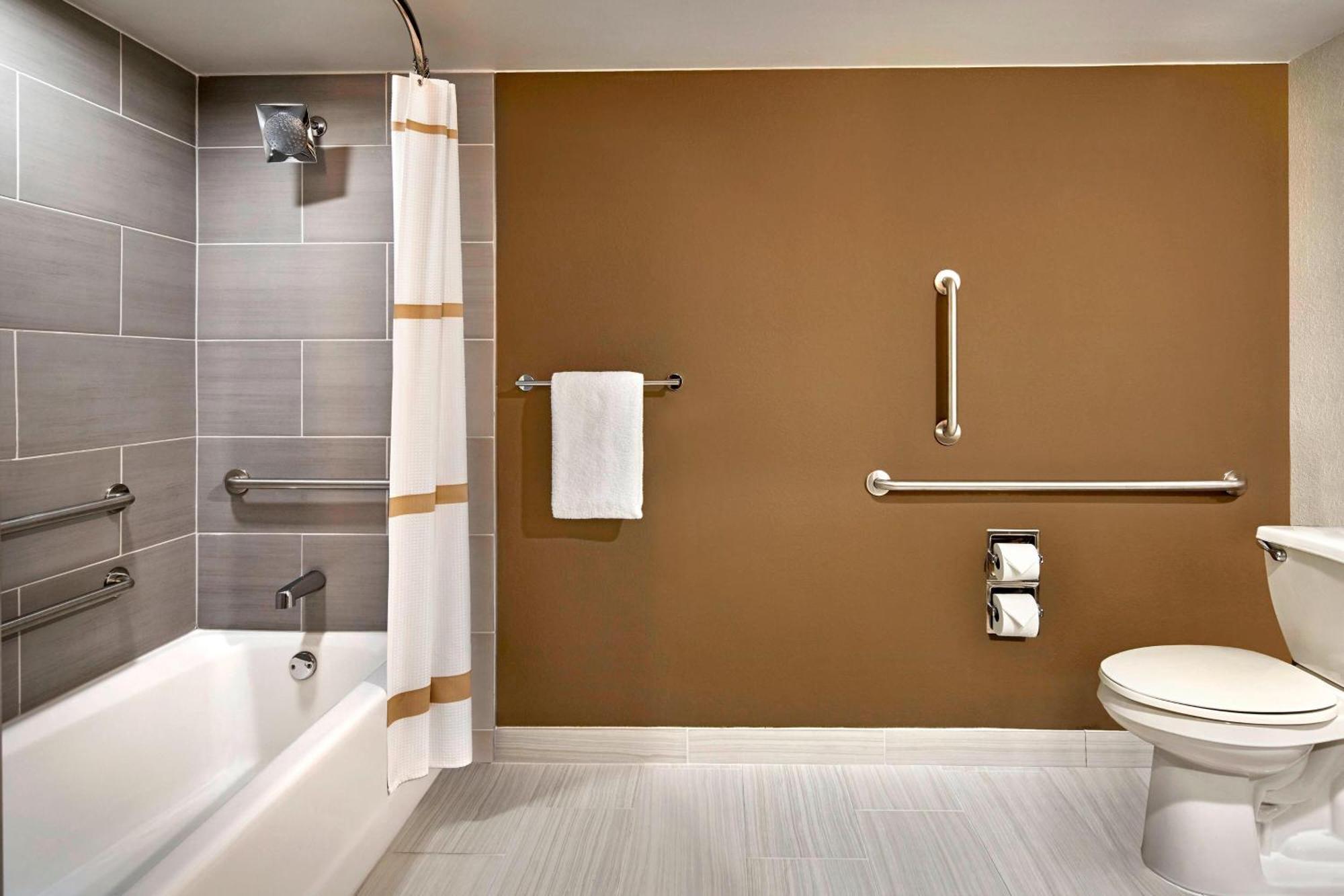 Marriott Airport Hotel 4*