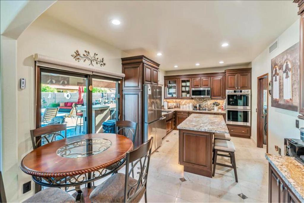 Family Vacation Retreat Glendale Az