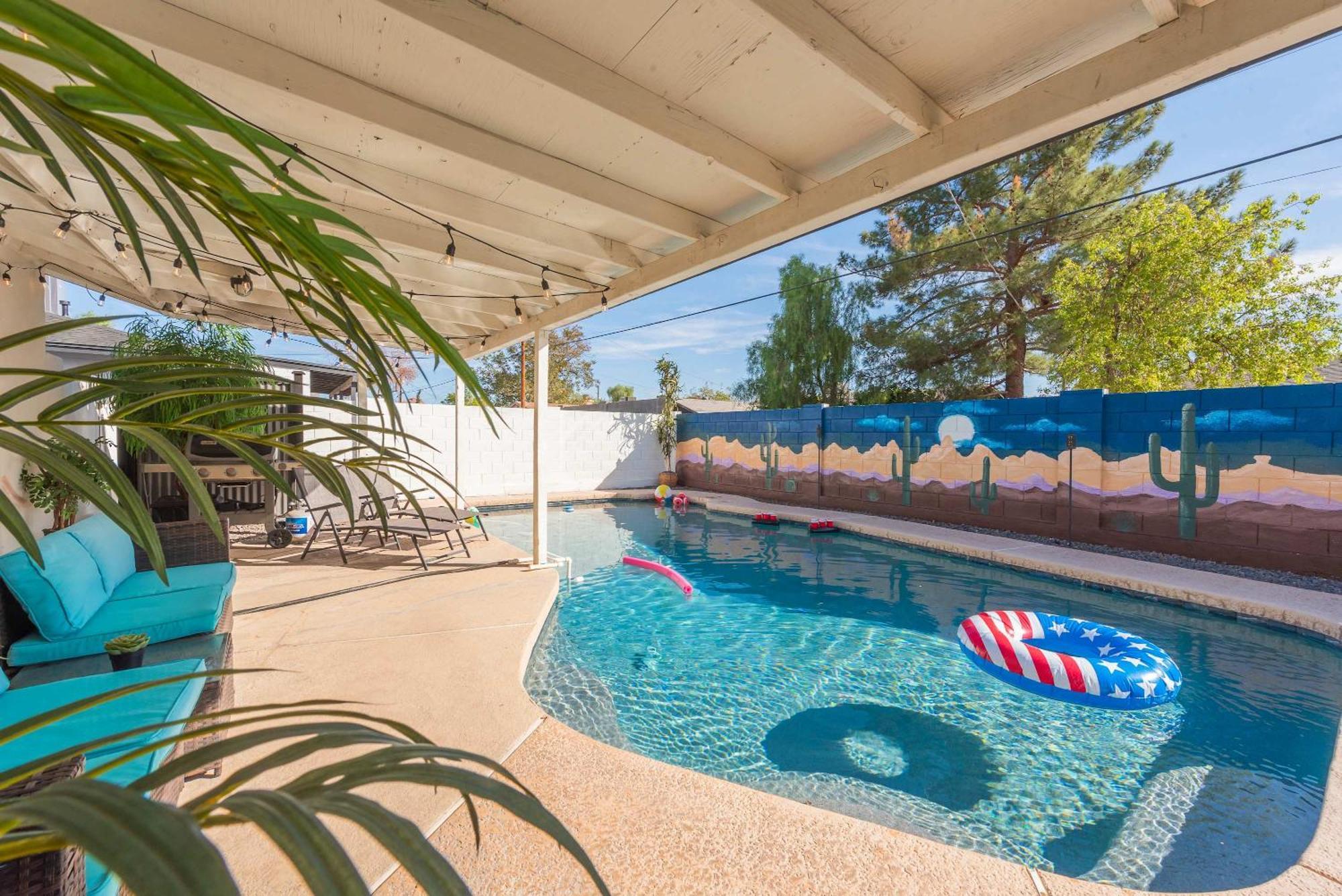 Family Retreat By Old Town With Pool