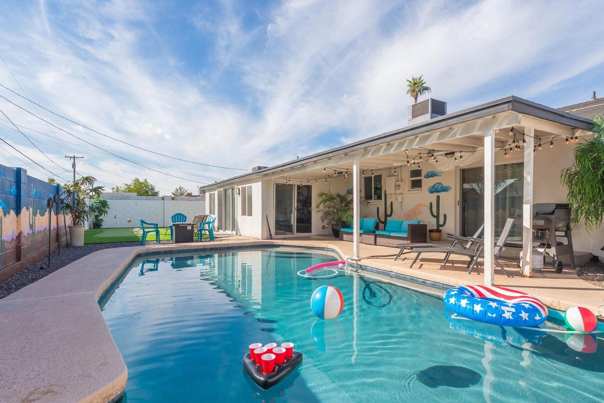Family Retreat By Old Town With Pool *
