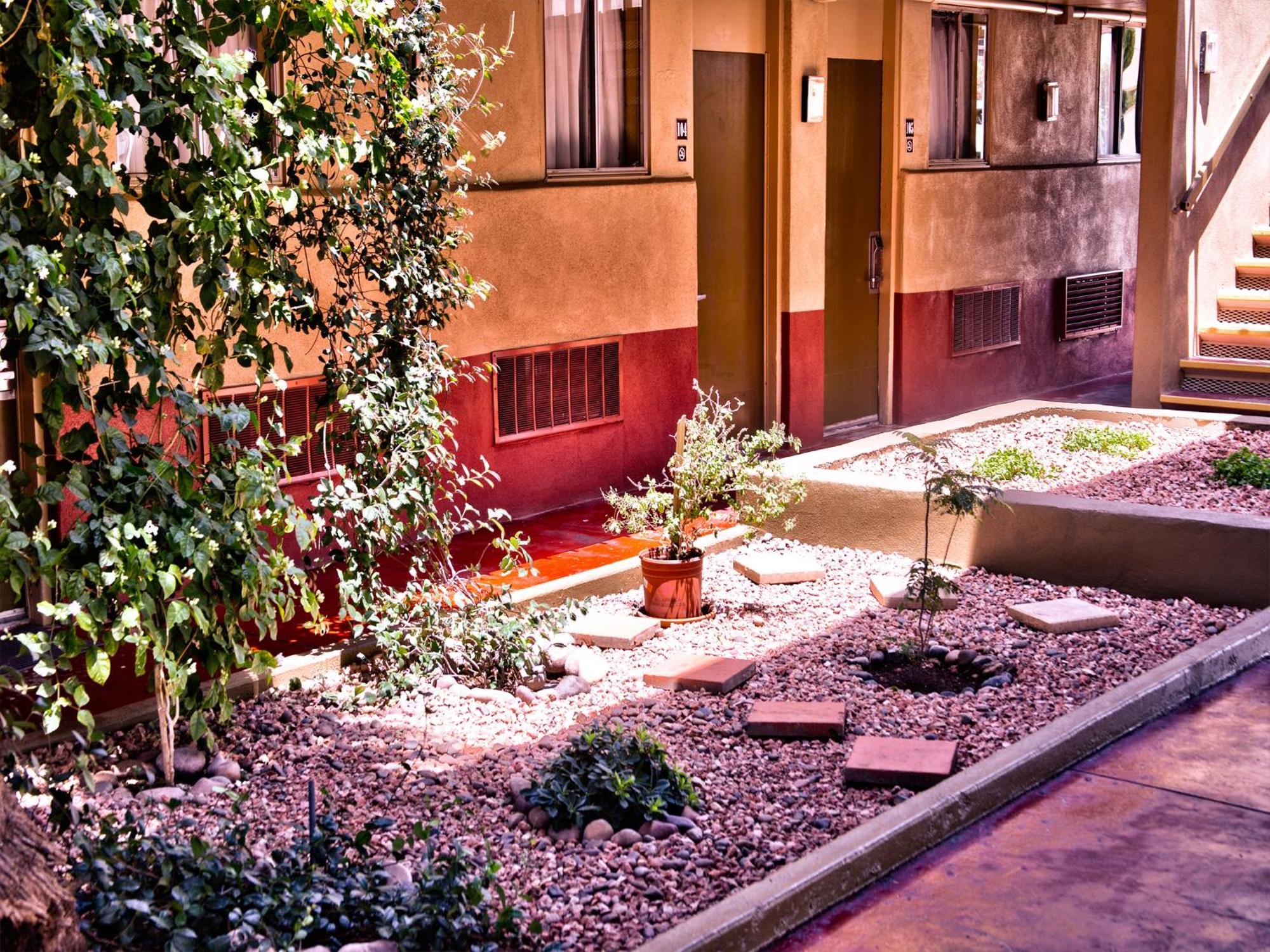 Center Downtown Motel 2*