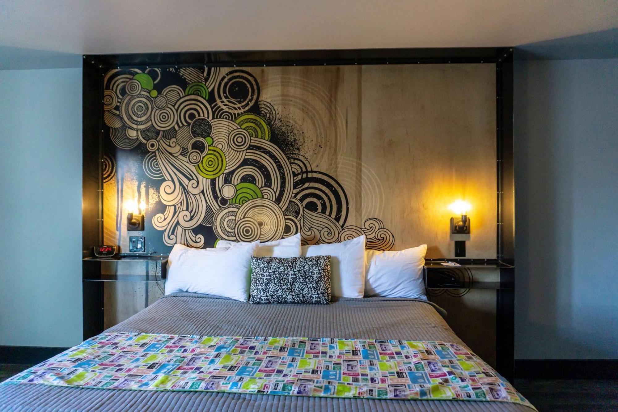 Downtown 3*