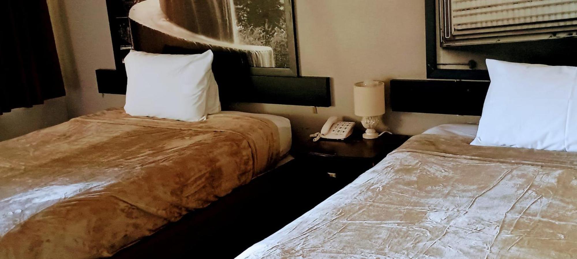 Valley Hotel *