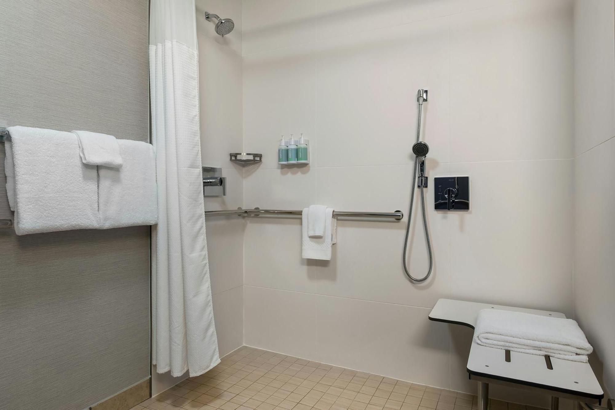 Courtyard By Marriott North Hotel