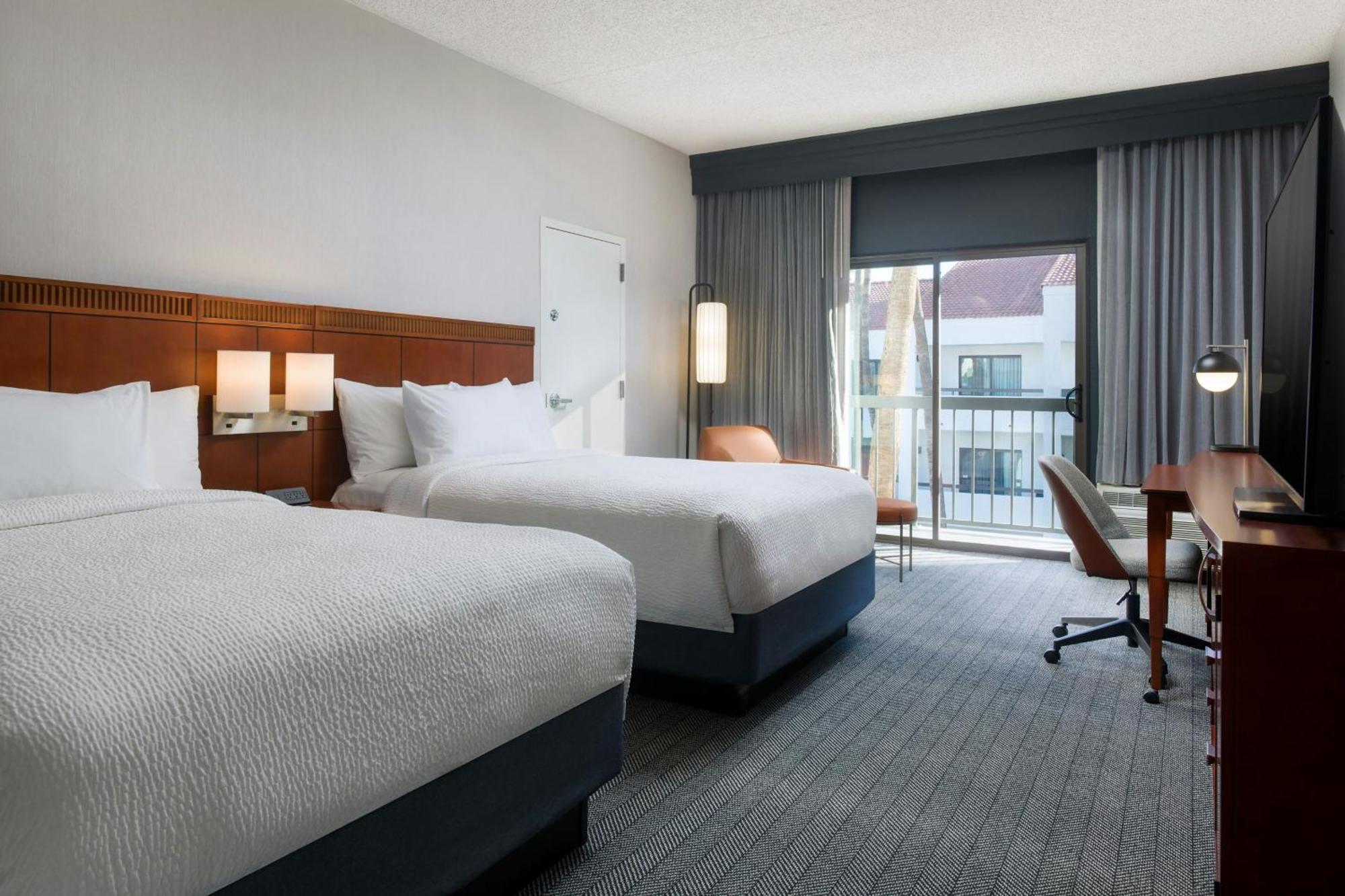 Hotel Courtyard By Marriott North 3*