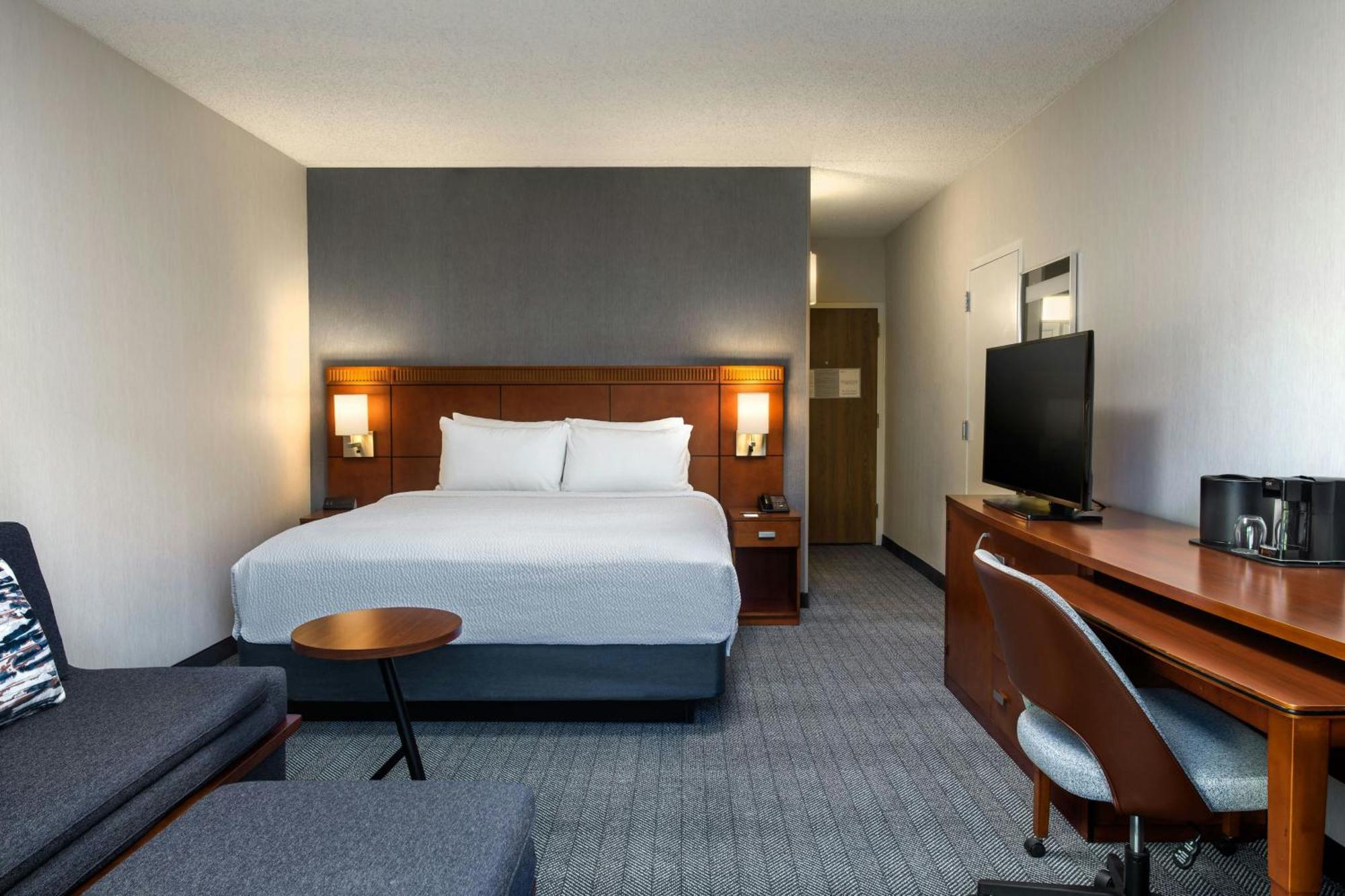 Courtyard By Marriott North Hotel