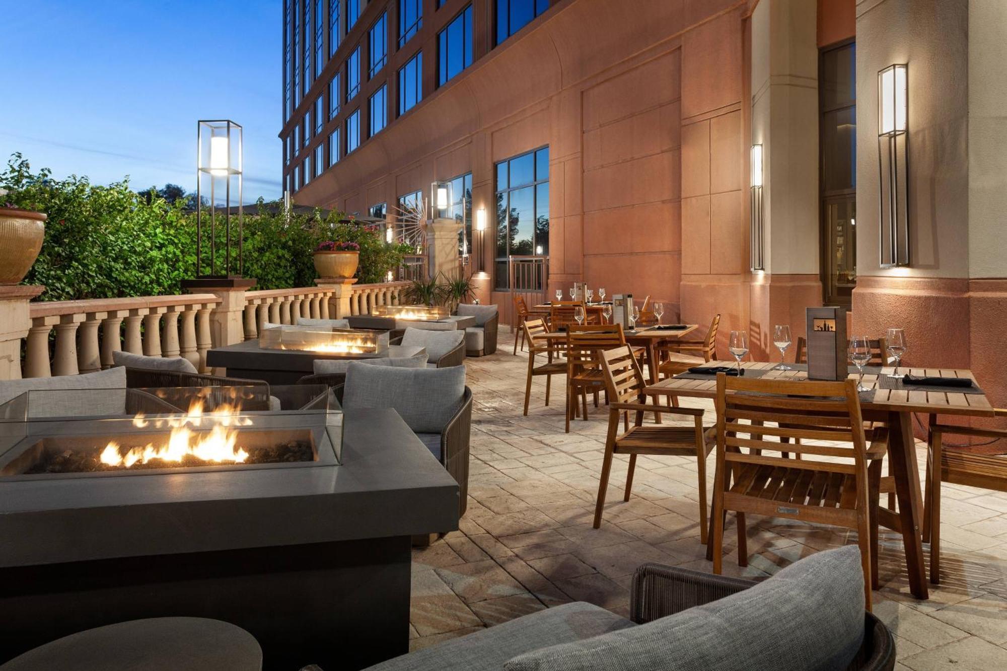 Hotel Marriott Airport 4*