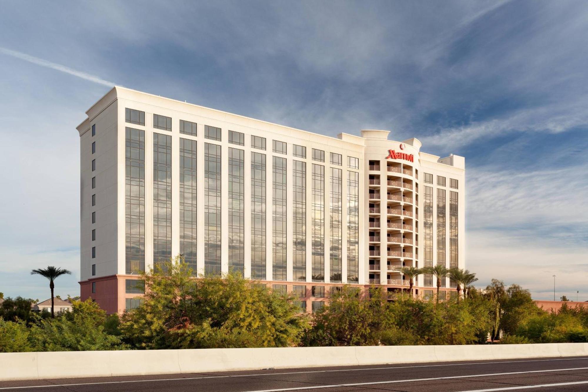 Hotel Marriott Airport 4*