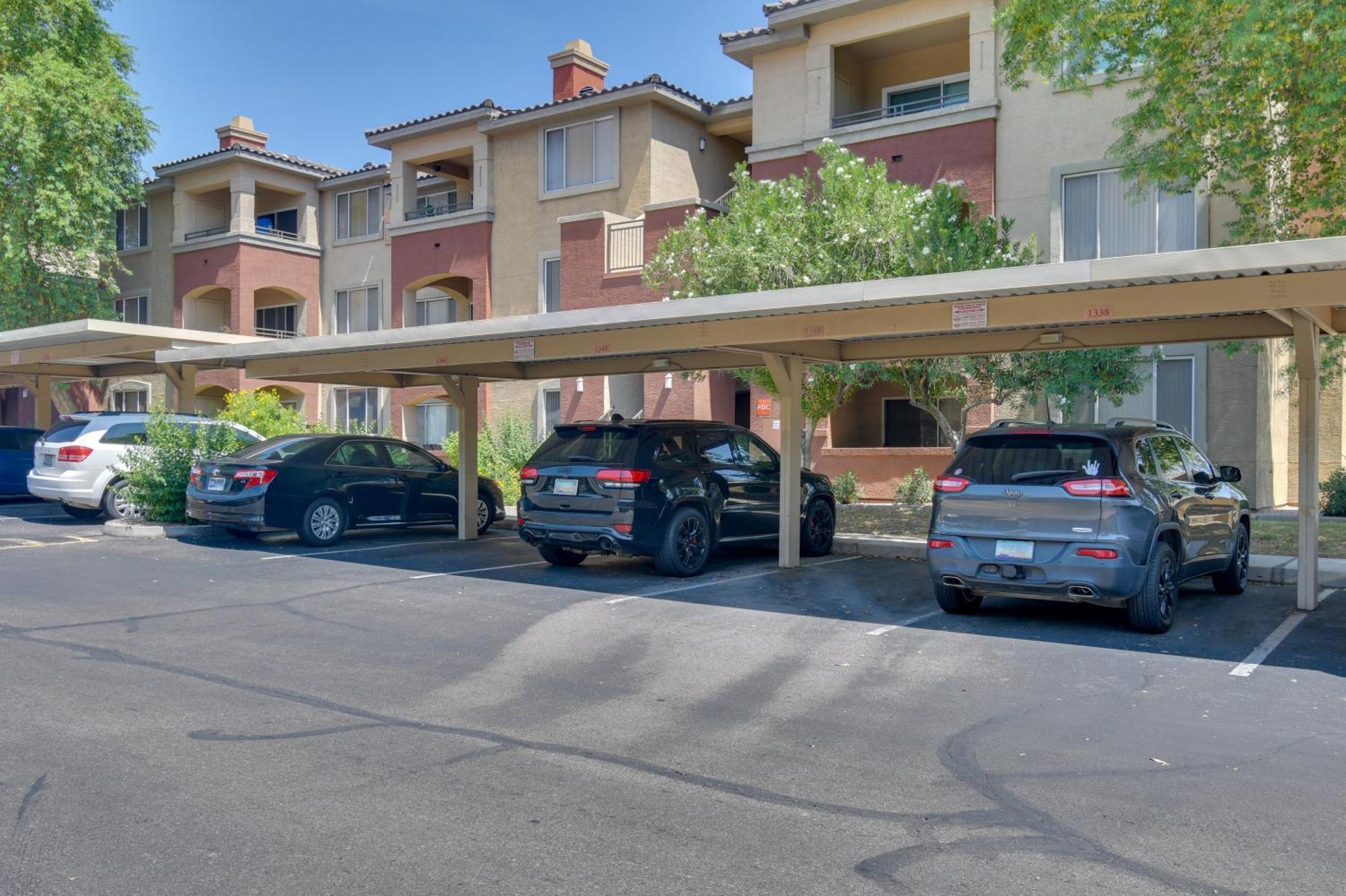 Apartment Red Rox With Patio About 3 Mi To Airport *