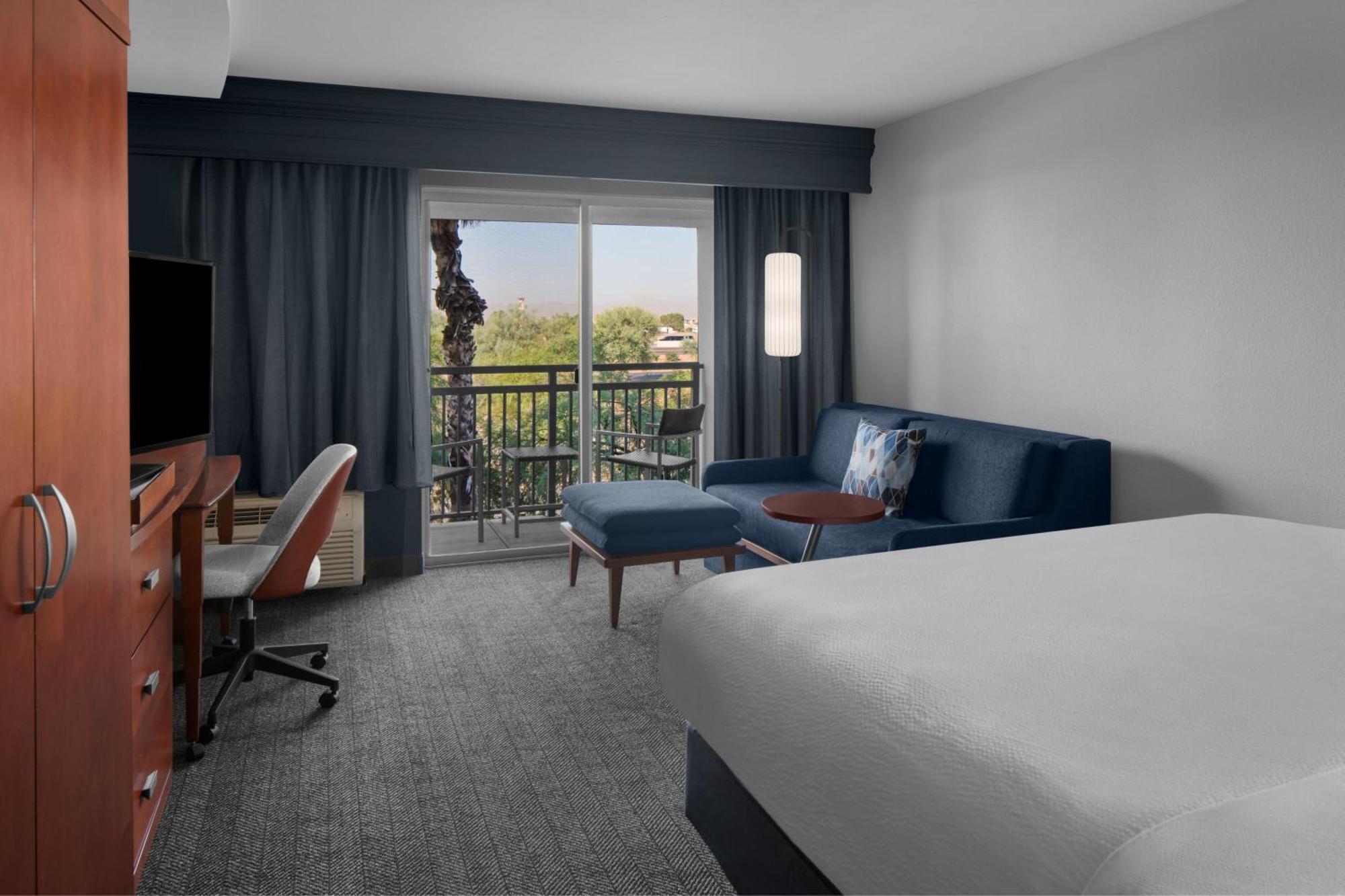 Courtyard By Marriott West/avondale Hotel 3*