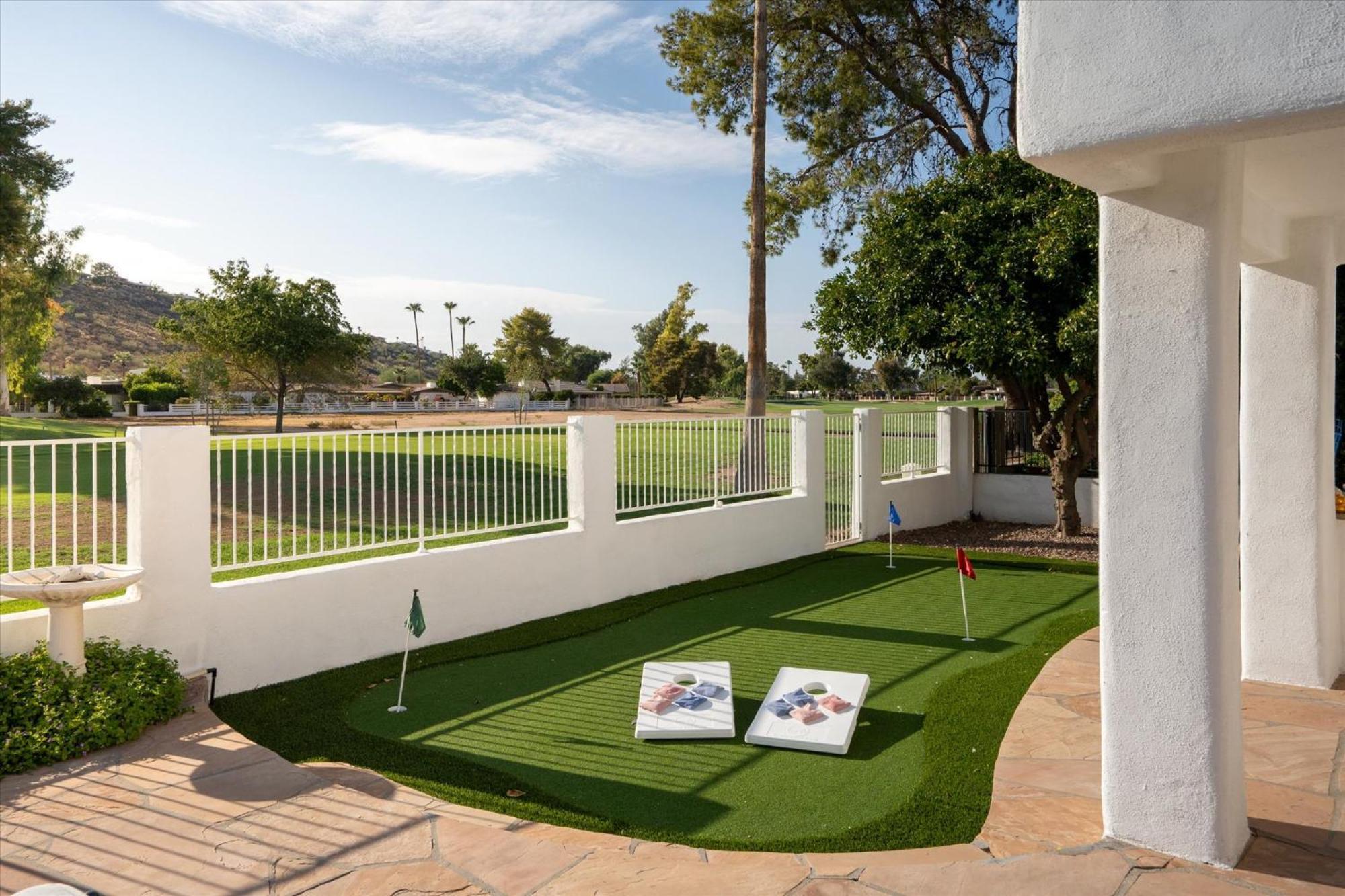 The Nineteenth Hole * Phoenix