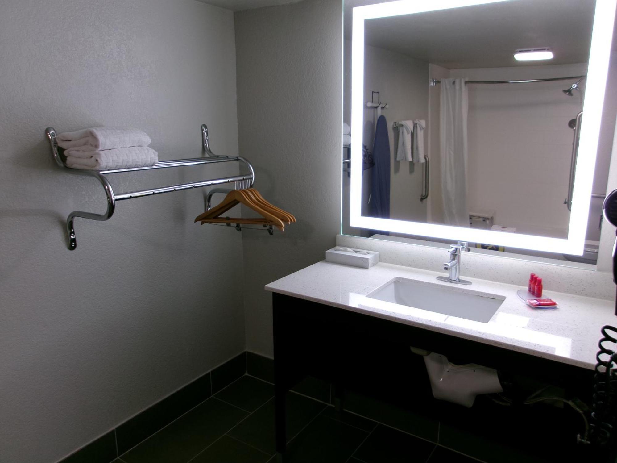 Surestay By Best Western Airport Hotel