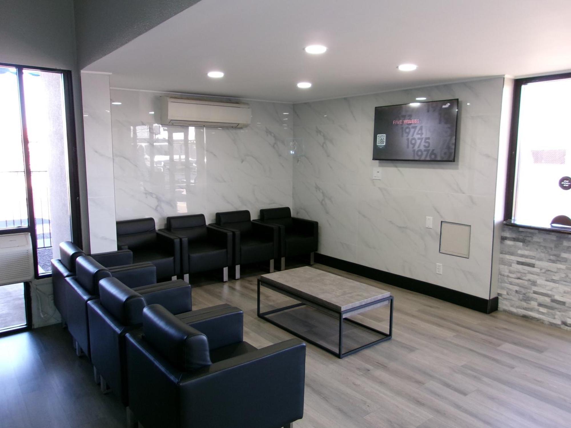 Hotel Surestay By Best Western Airport 3*