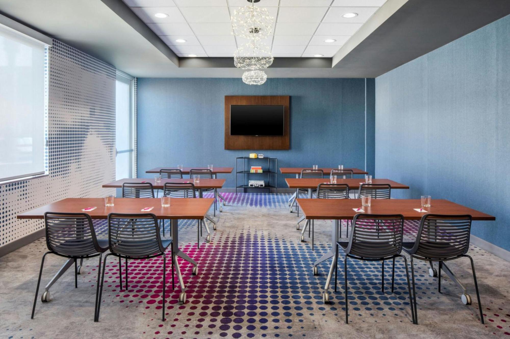 Hotel Aloft Airport