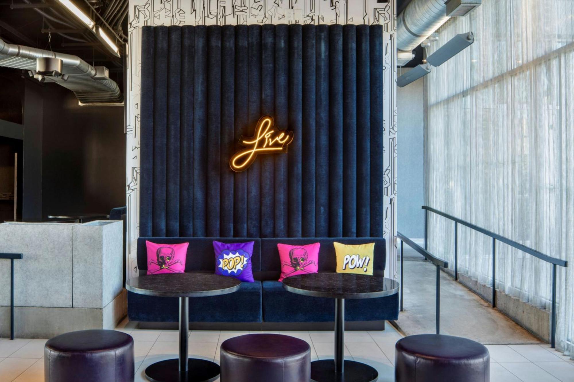 Aloft Airport 3*