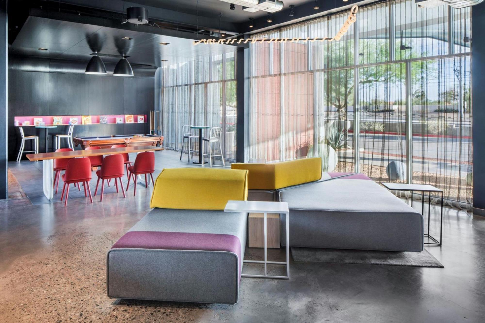 Aloft Airport Hotel 3*