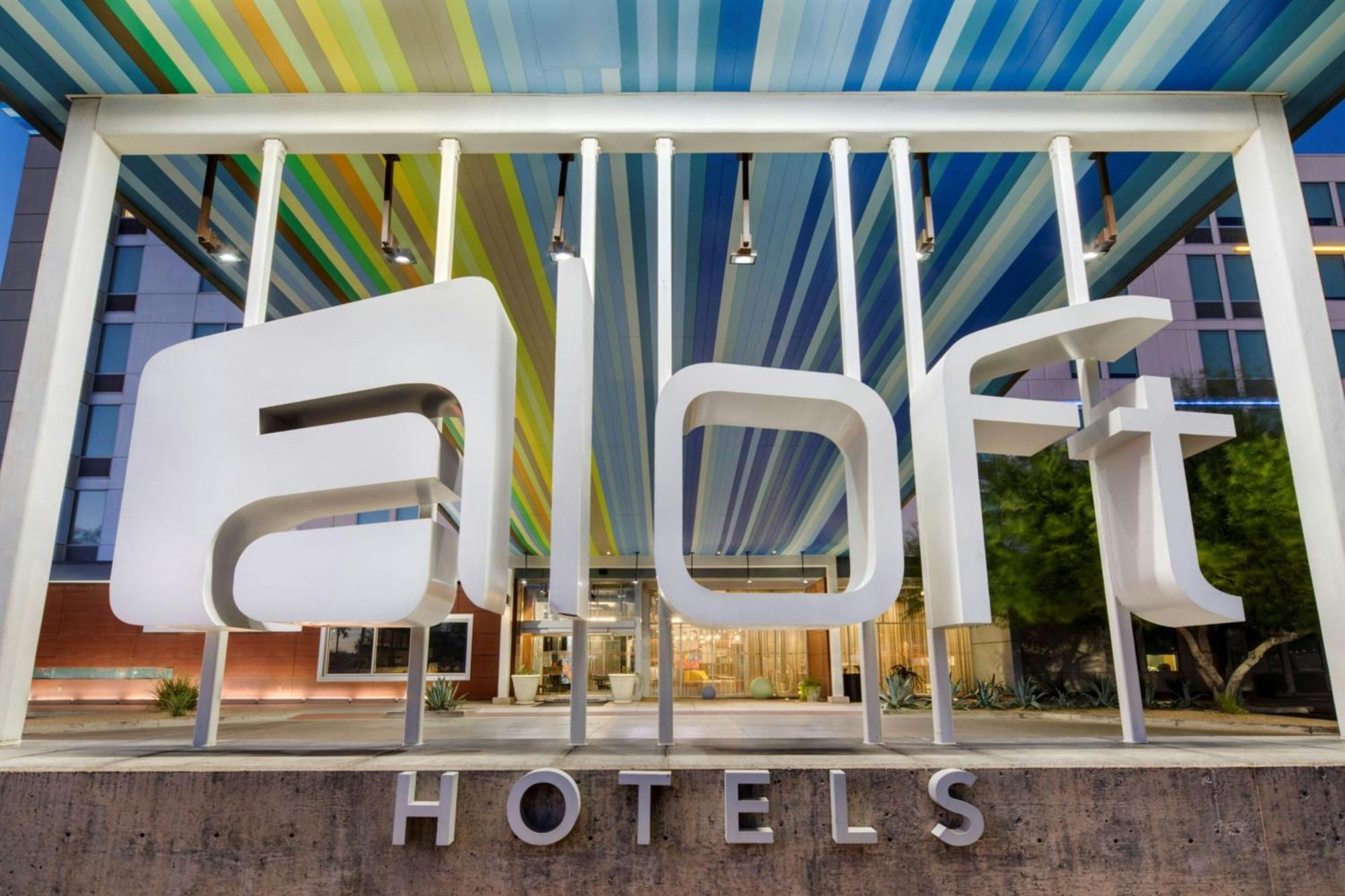 Hotel Aloft Airport 3*