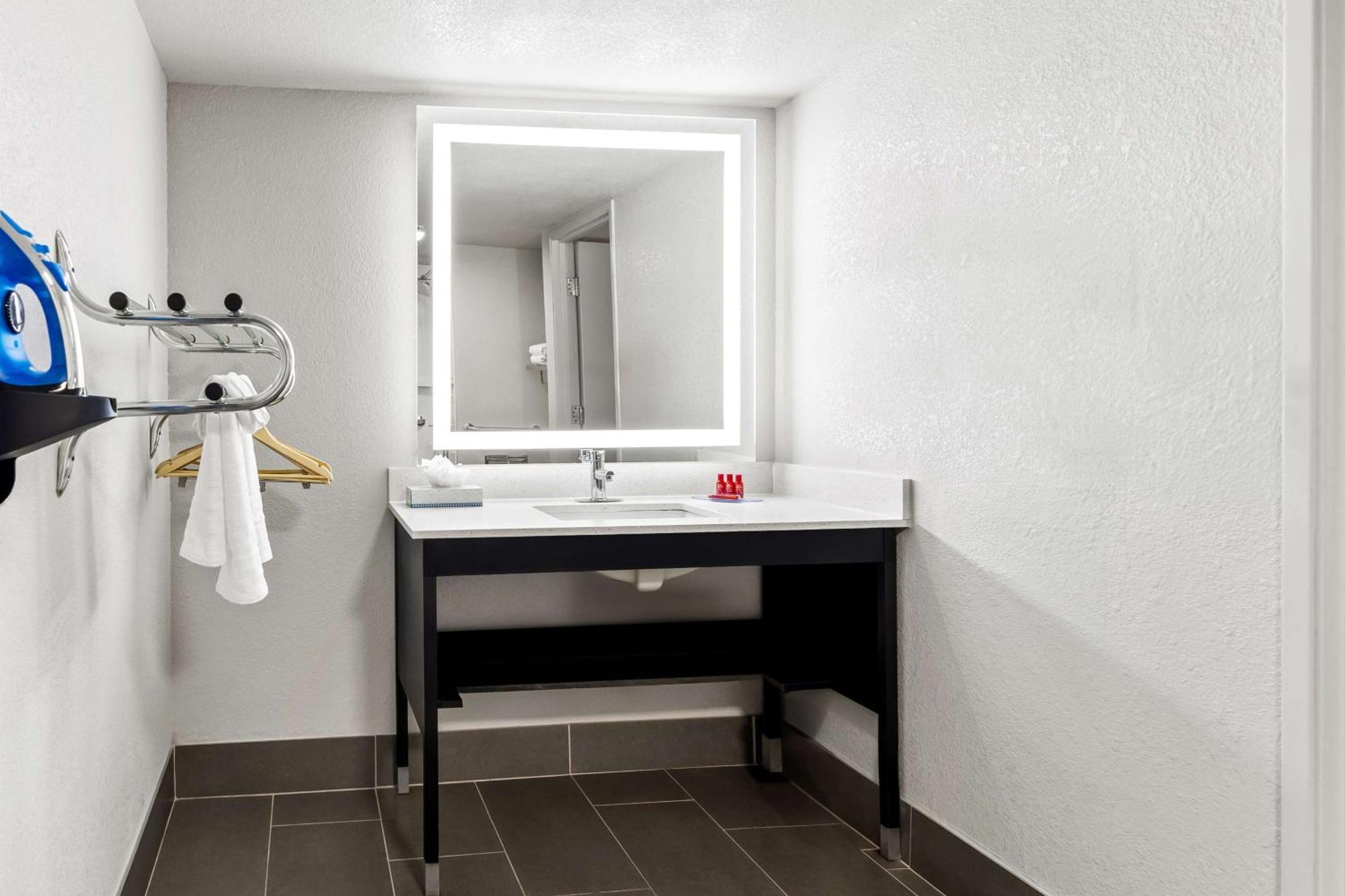 Hotel Surestay By Best Western Airport