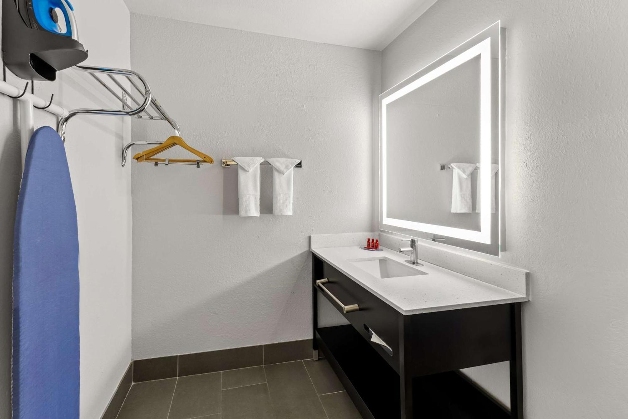 Surestay By Best Western Airport Hotel 3*