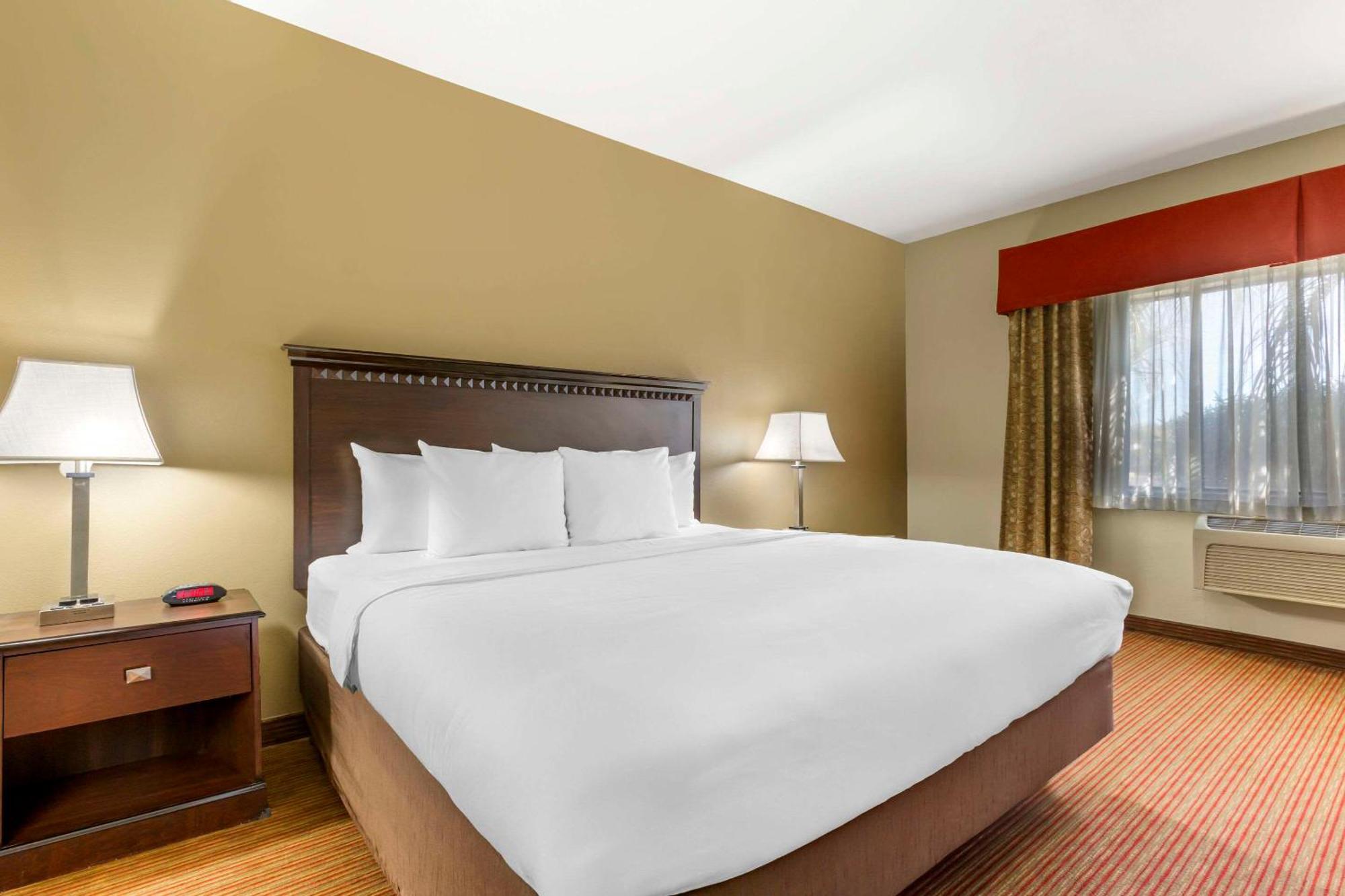 Comfort West At 27th Ave And I-i0 Hotel