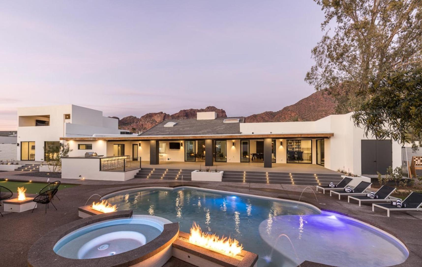 Luxury Micro-resort, Theater, Sauna, Heated Pool Casa de férias