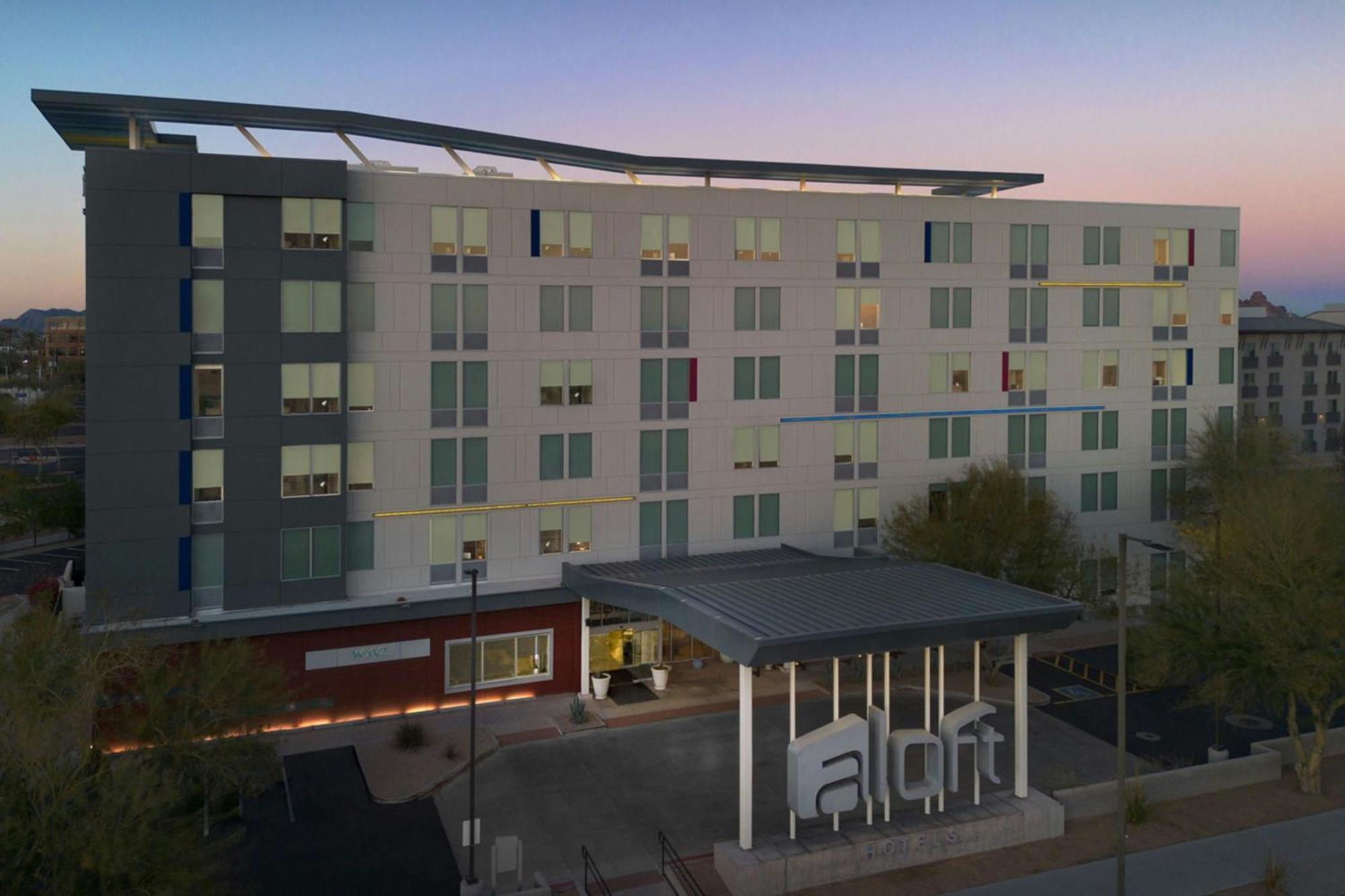 Hotel Aloft Airport 3*