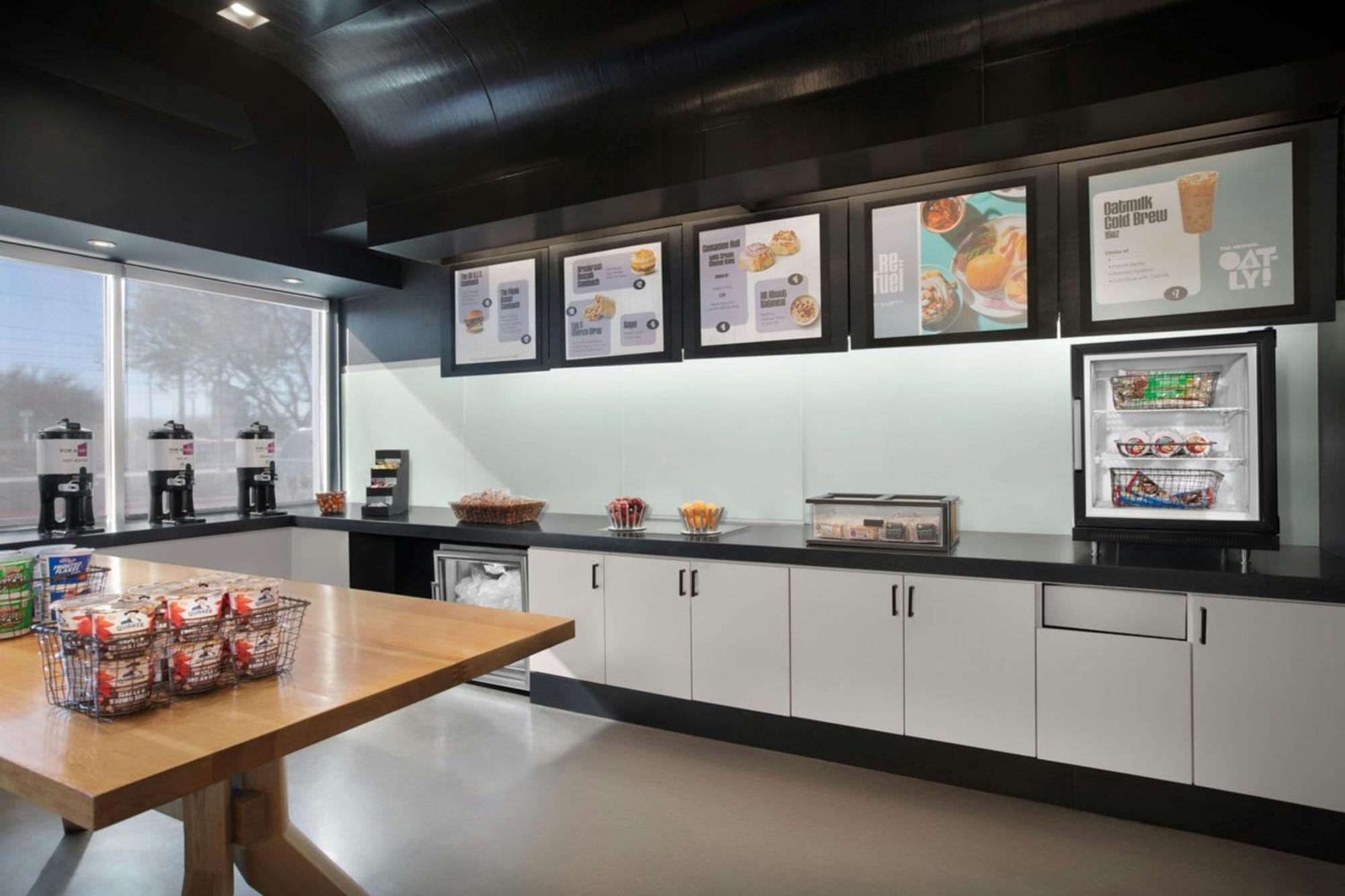 Aloft Airport 3*