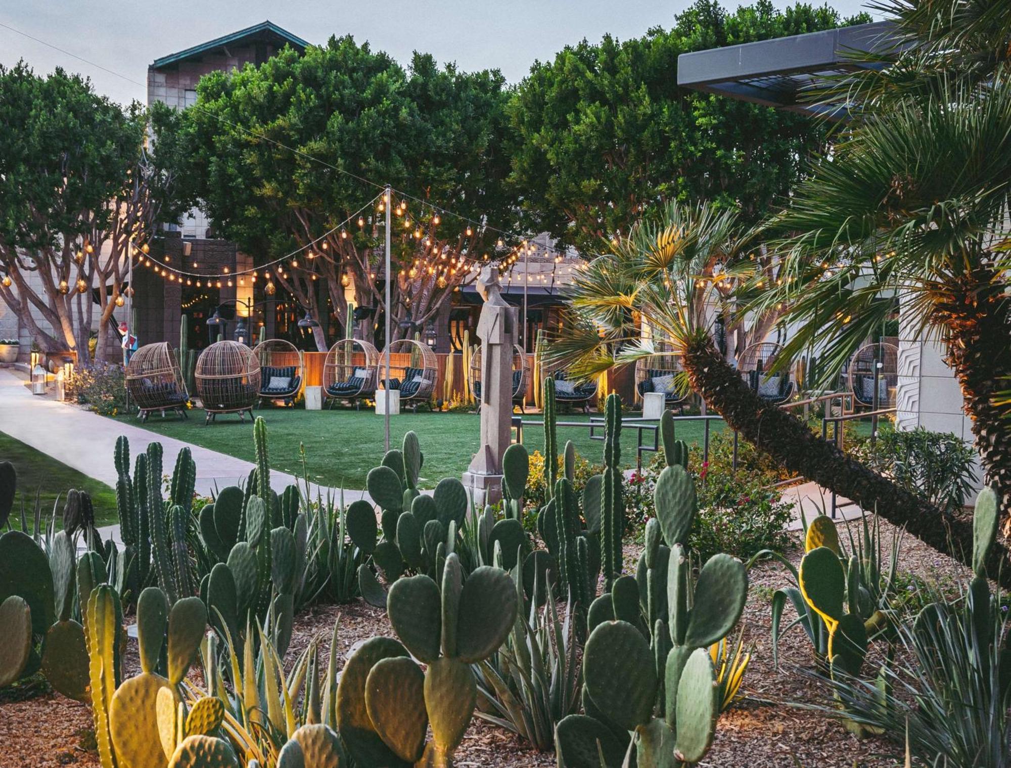Resort Arizona Biltmore, Lxr &