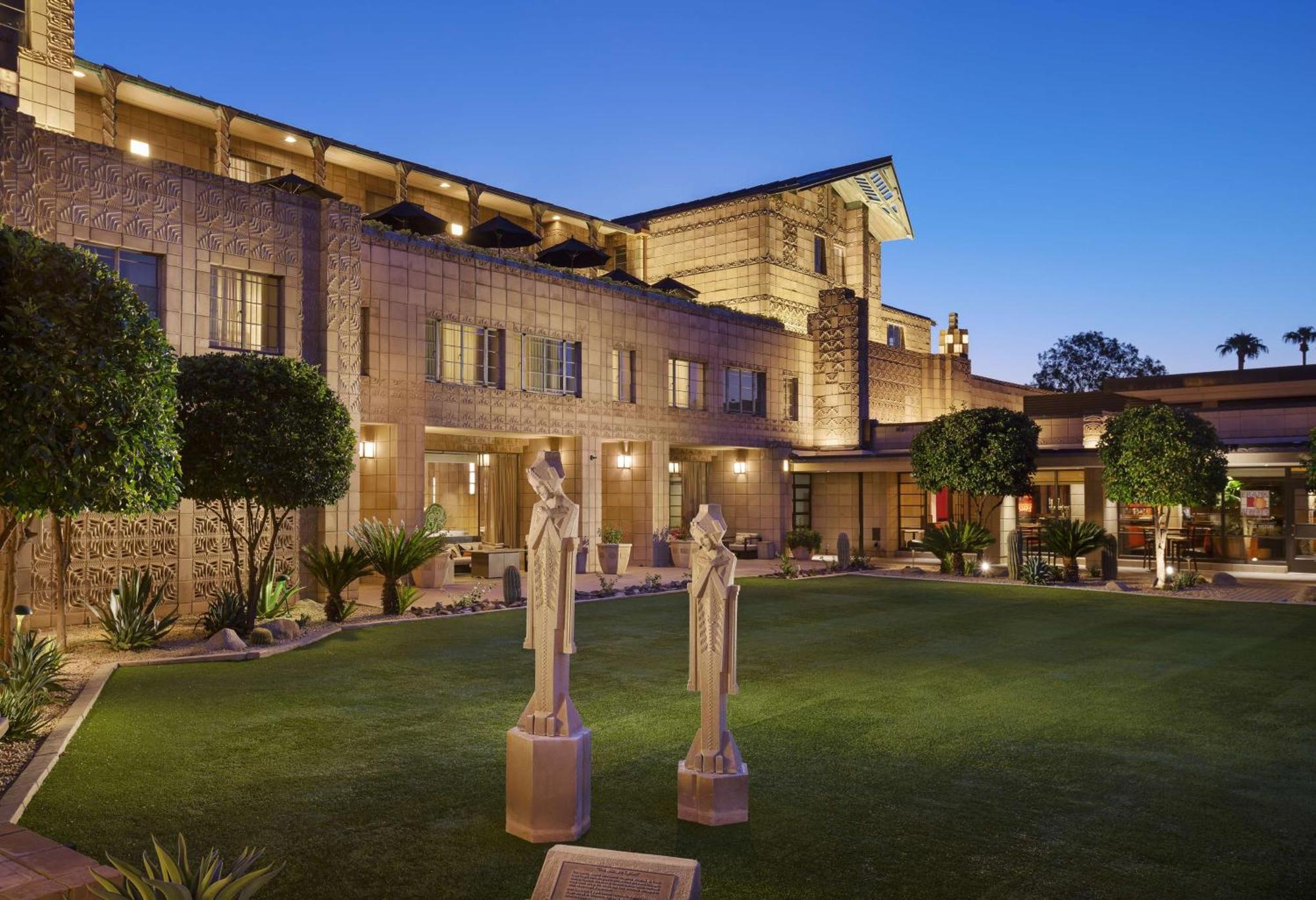 Resort Arizona Biltmore, Lxr &