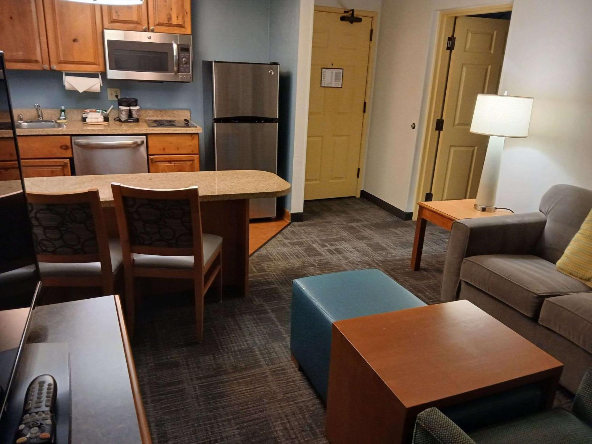Mainstay North Hotel