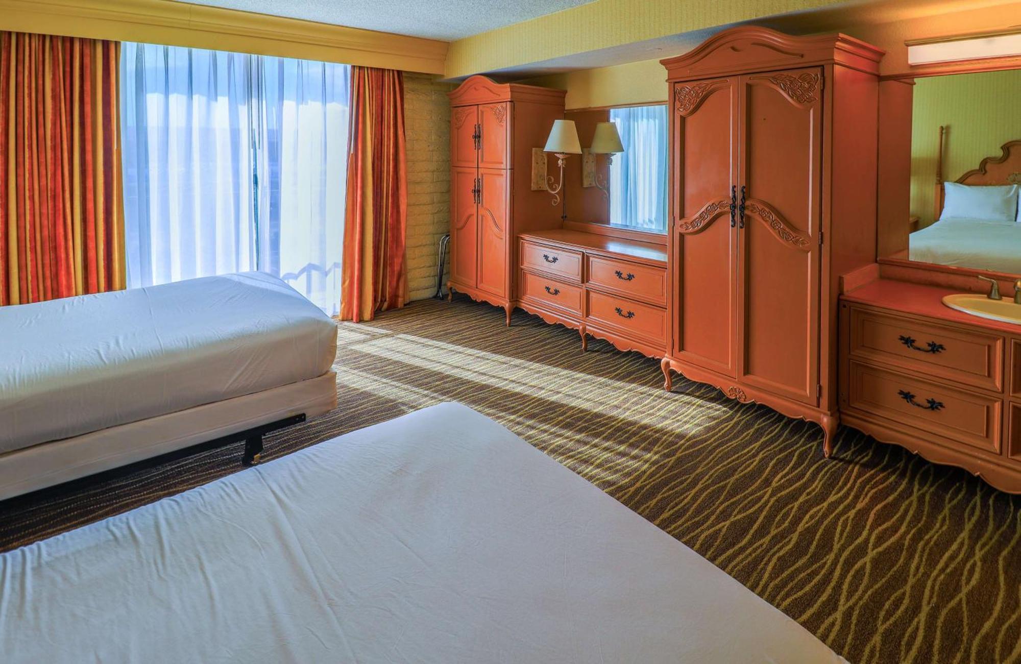 6 Phoenix, Az - Sky Harbor Hotel 2*