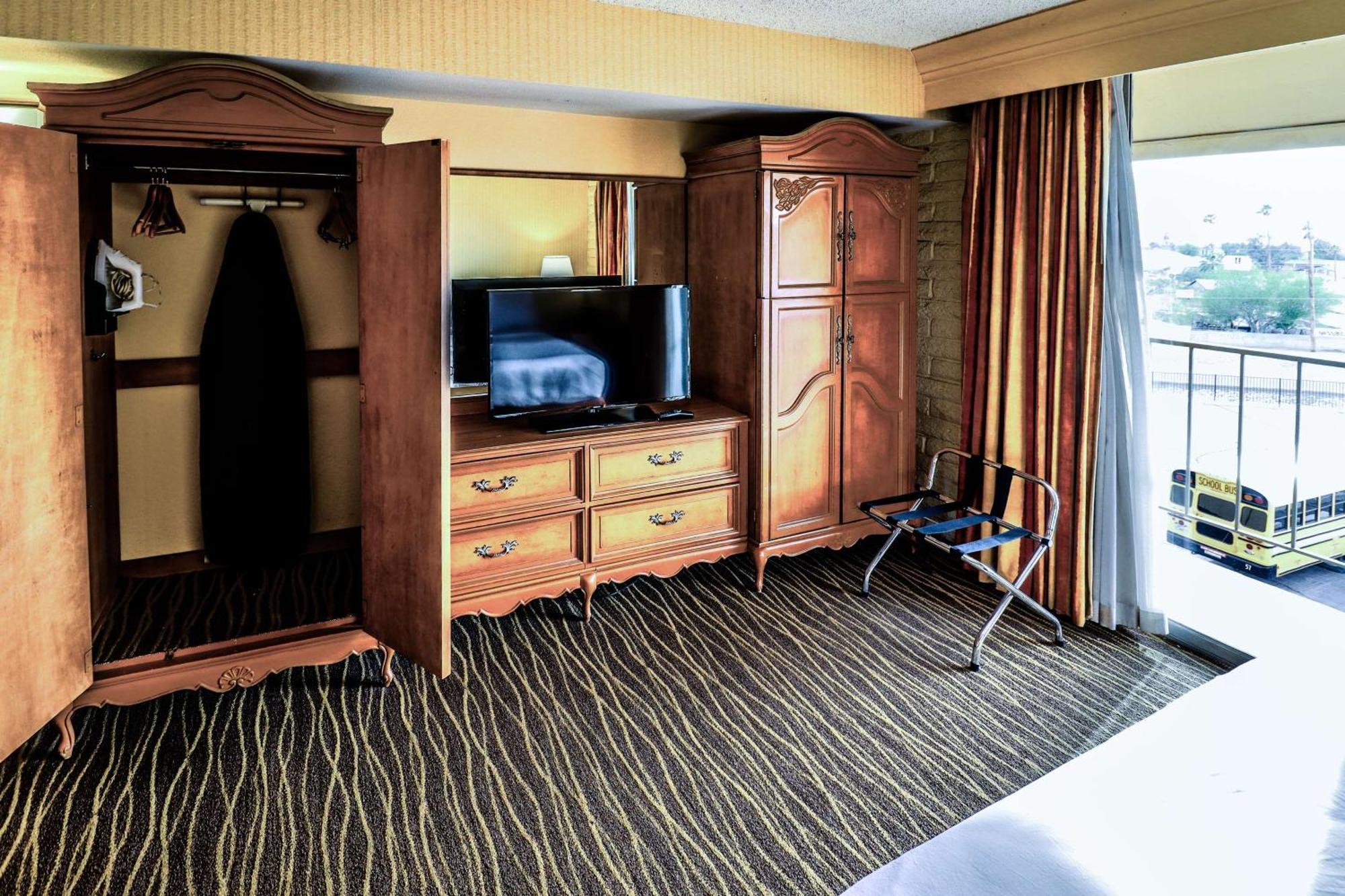 6 Phoenix, Az - Sky Harbor Hotel 2*