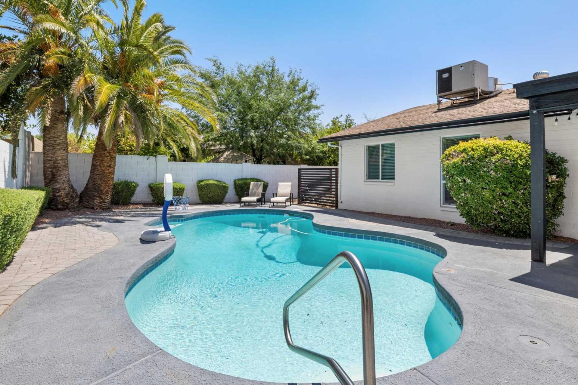 Spring Song - Location Style Pool Firepit Bbq