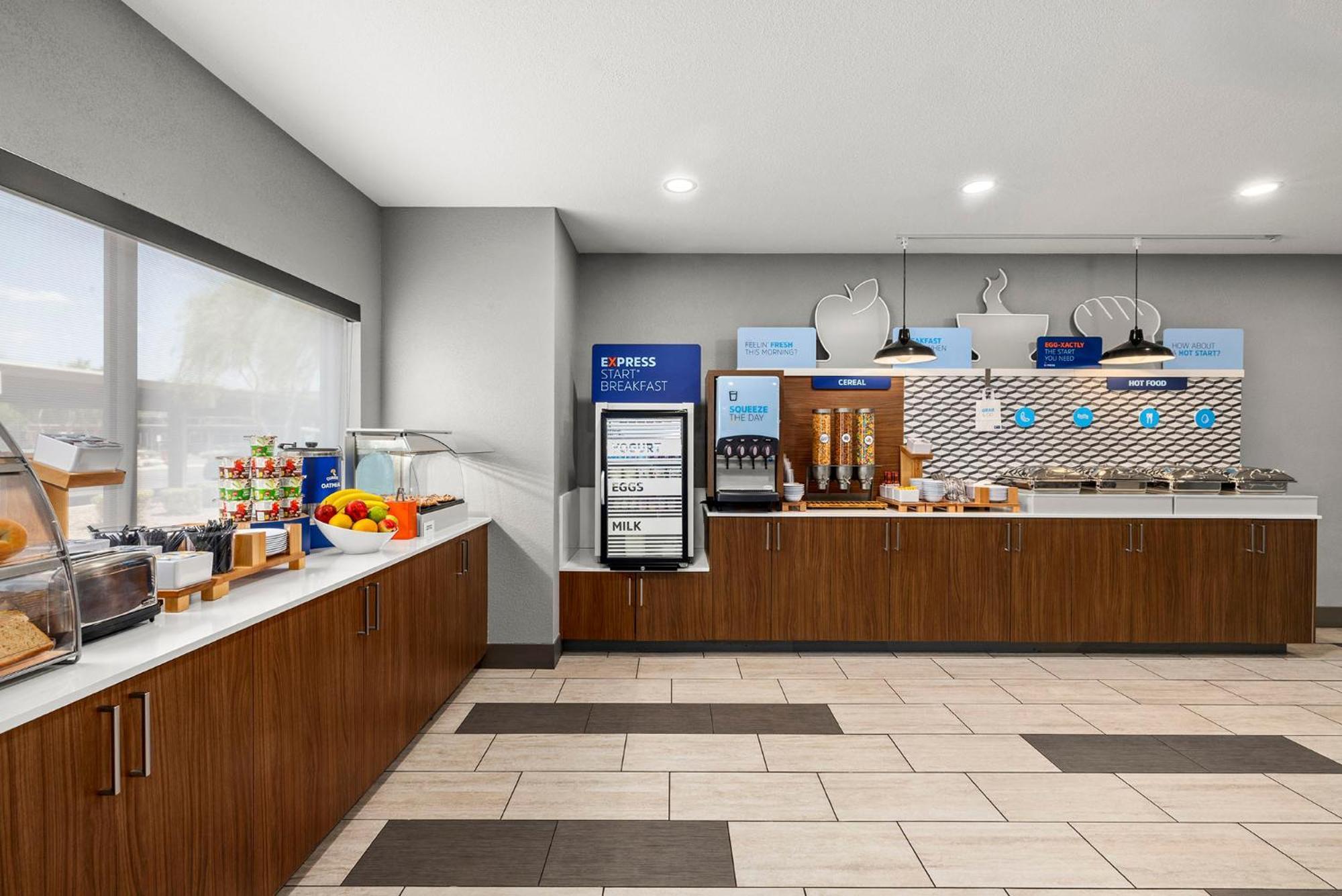 Express & - West - Tolleson By Ihg Hotel *