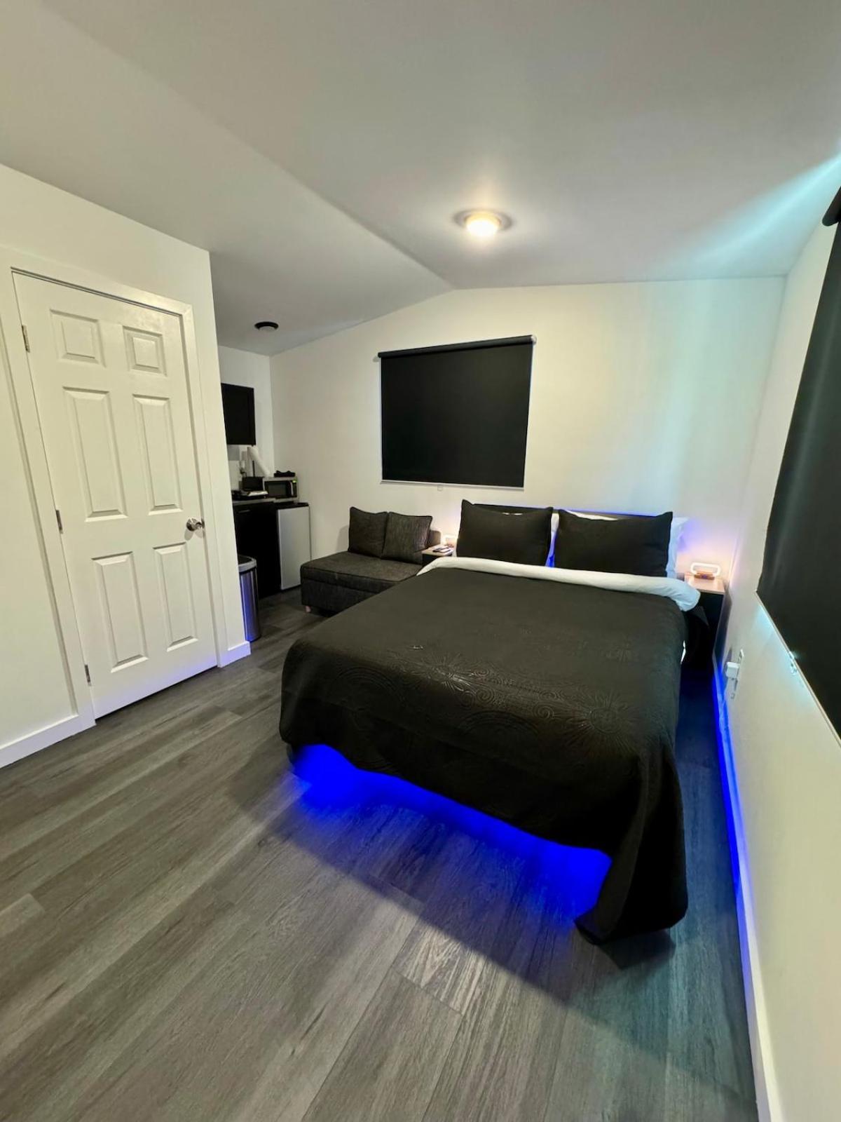 Your Downtown Cozy With Backyard Unit C Apartamento