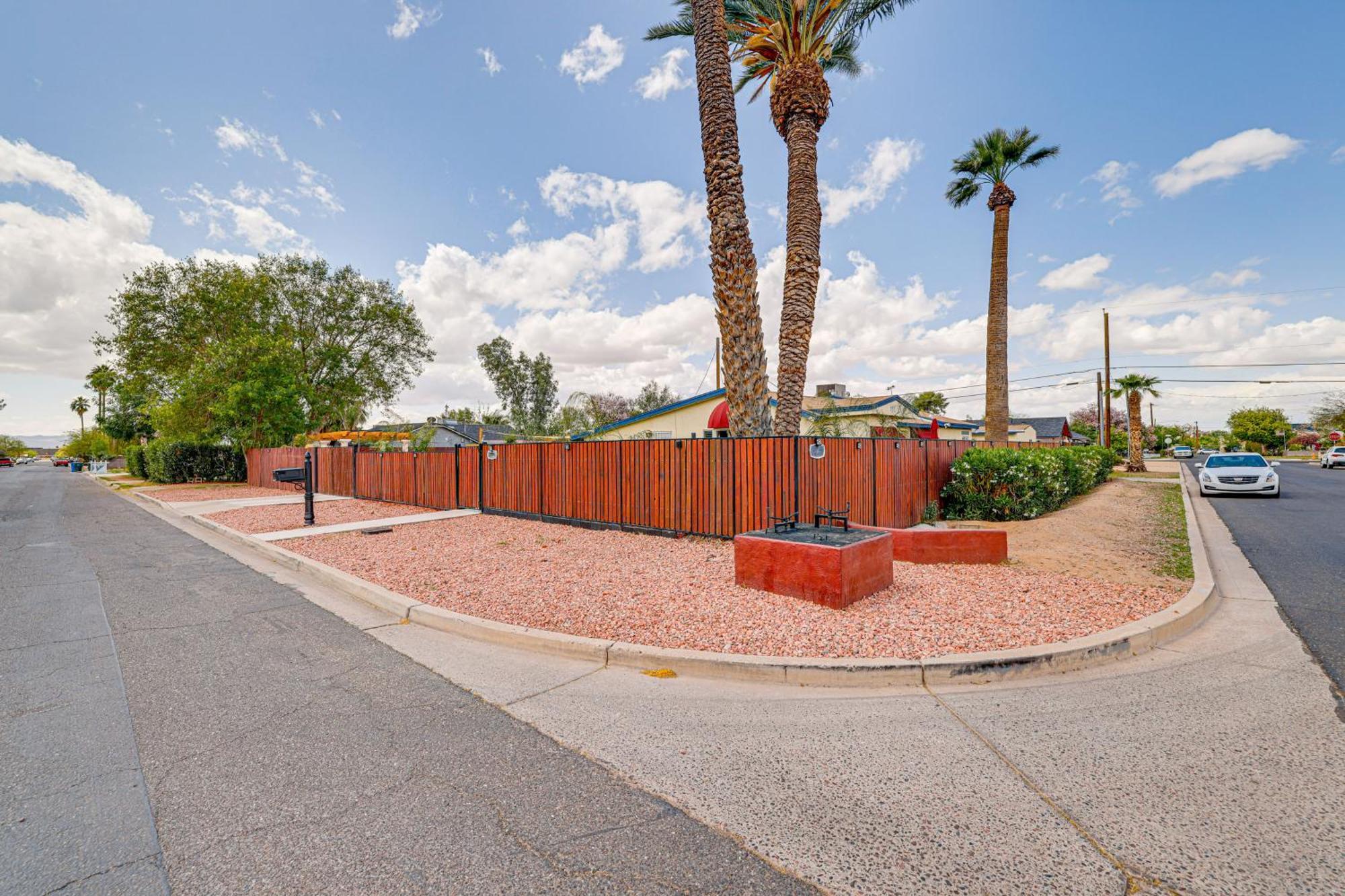Holiday home 5 Mi To Zoo Poolside Paradise! *