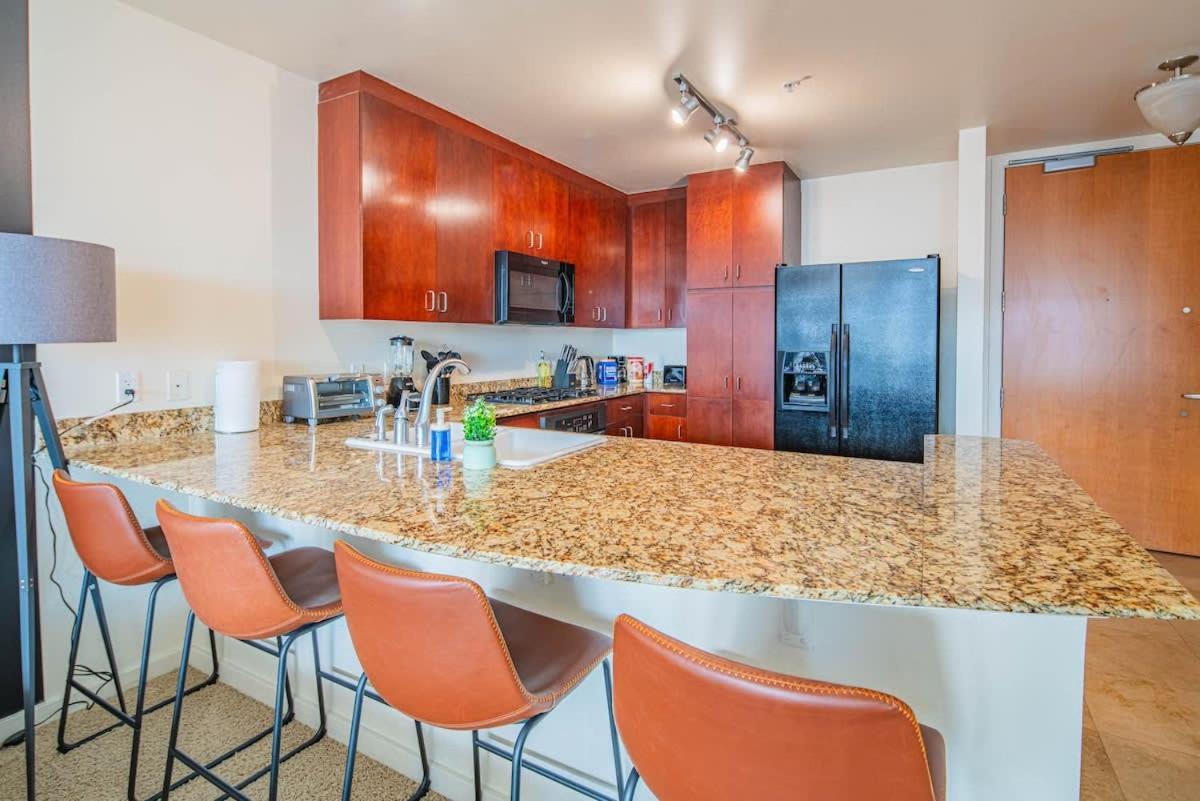Apartment Lavish 21st Floor High Rise, Gym, Parking, Pool, Golf Phoenix