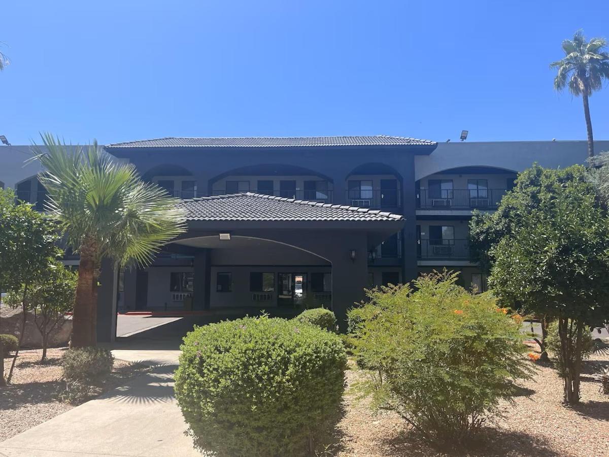Ocotillo & Hotel 2*