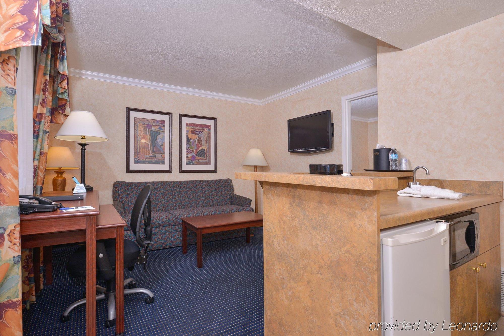 Western Innsuites & Hotel