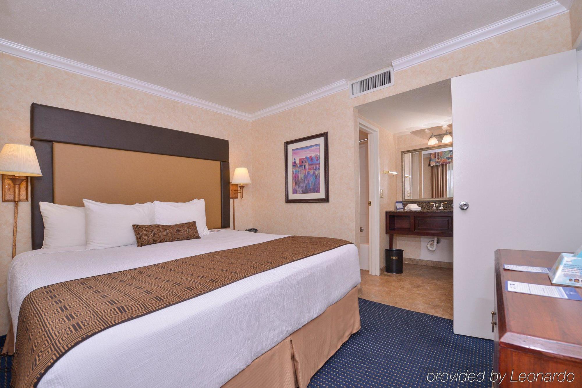 Hotel Western Innsuites &