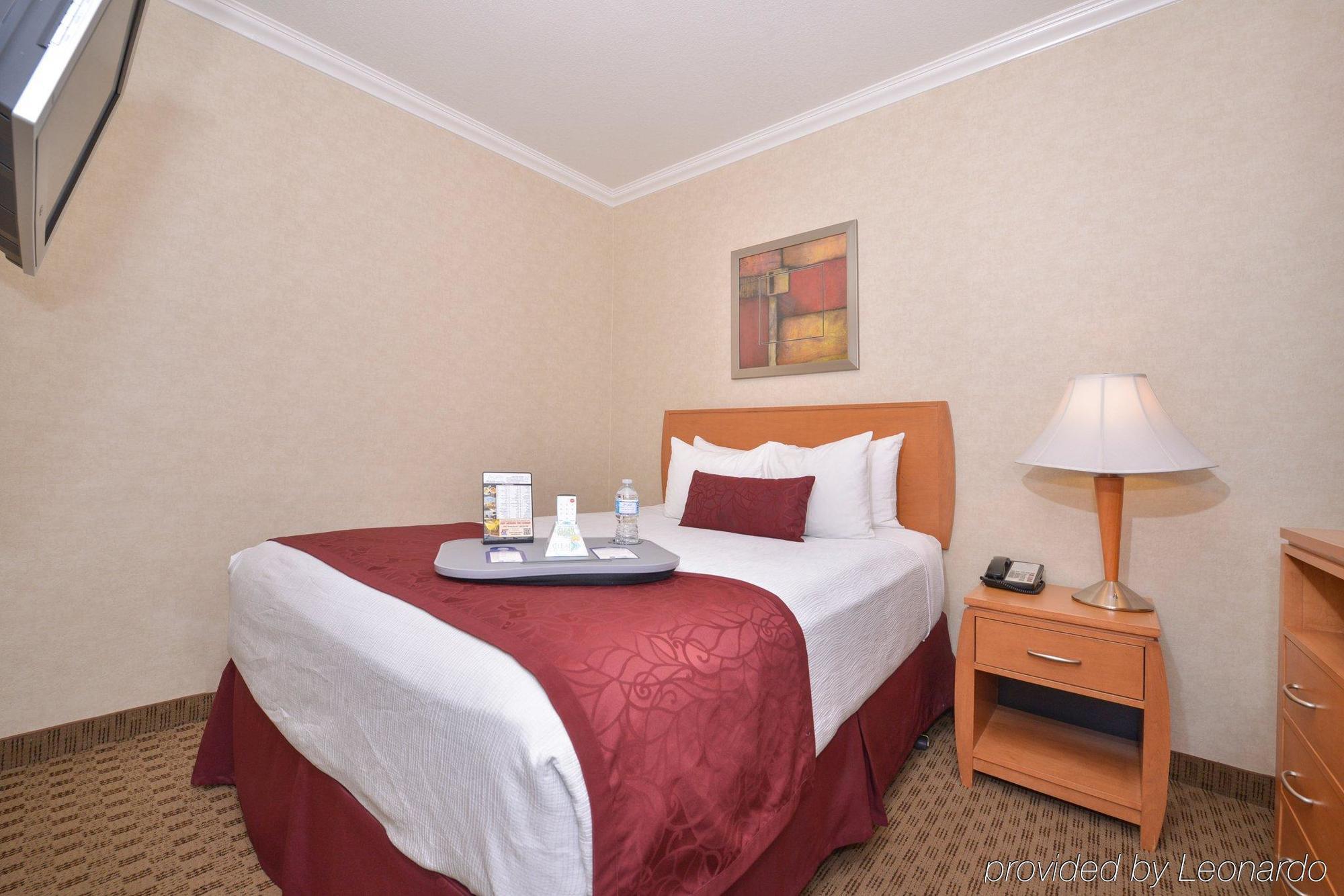 Hotel Western Innsuites & Phoenix