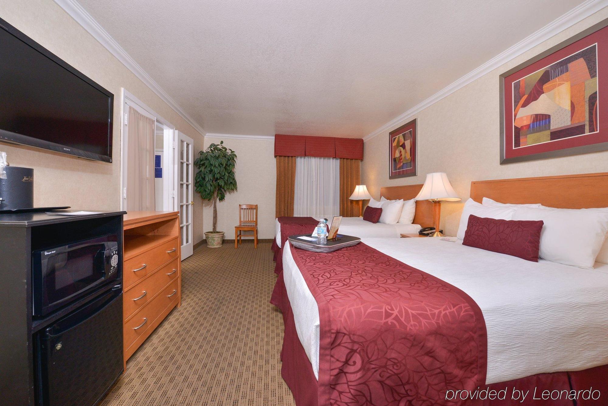 Hotel Western Innsuites & 3*