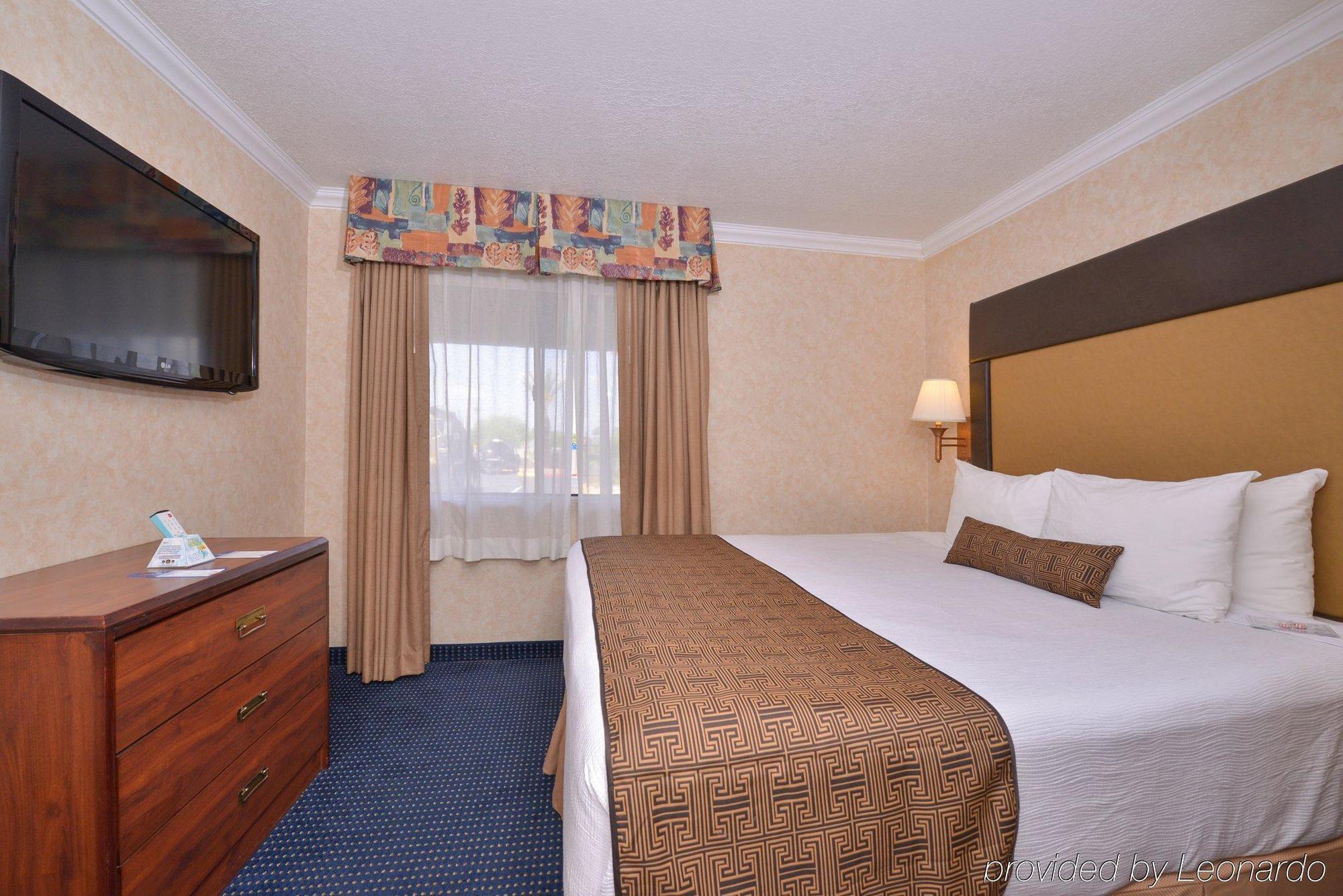 Western Innsuites & Hotel Phoenix