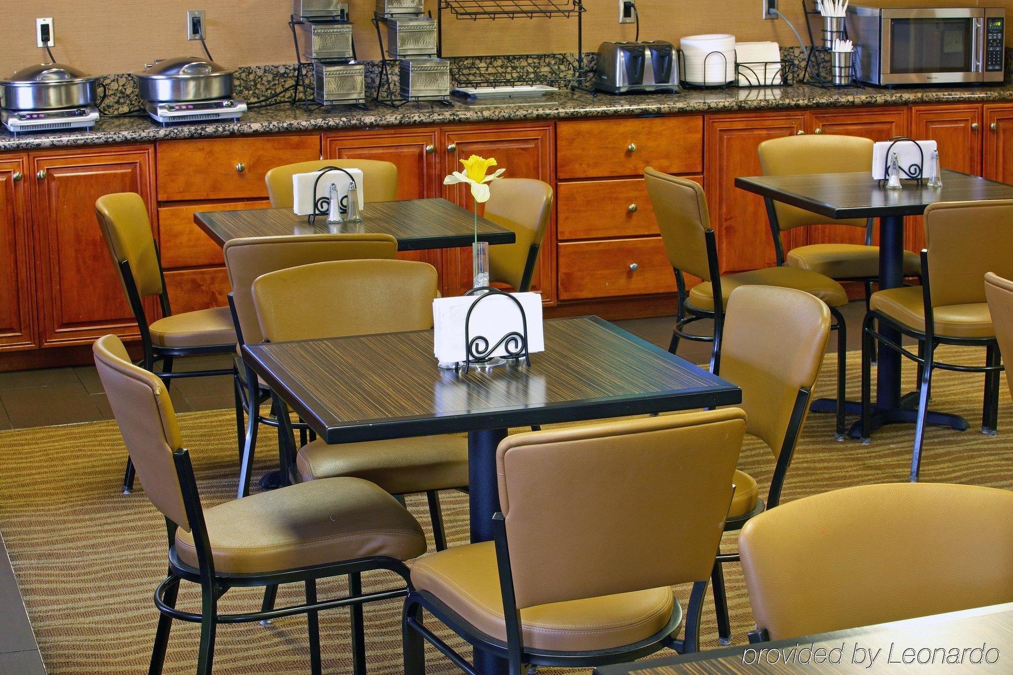 Western Innsuites & Hotel 3*