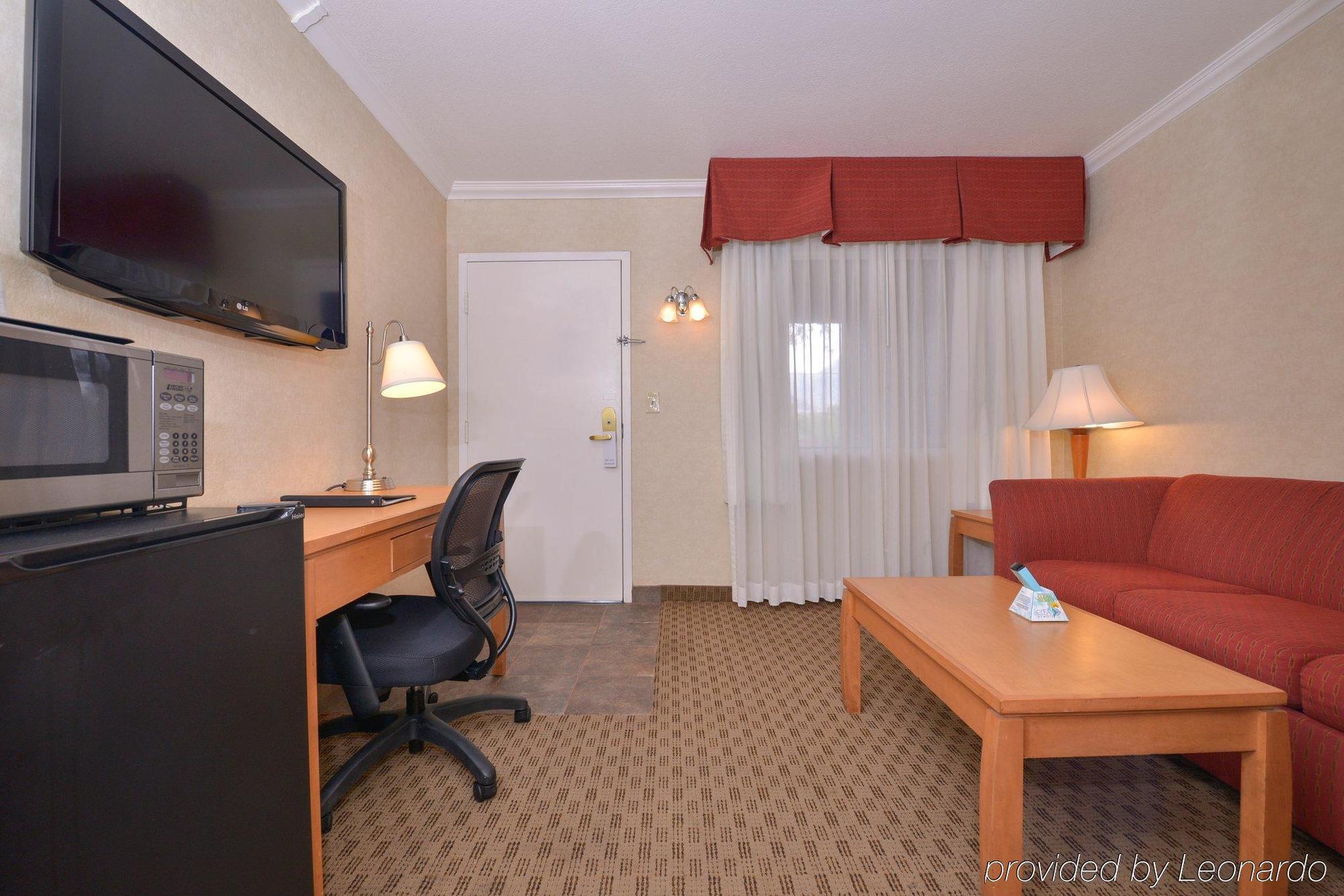 Western Innsuites & Hotel