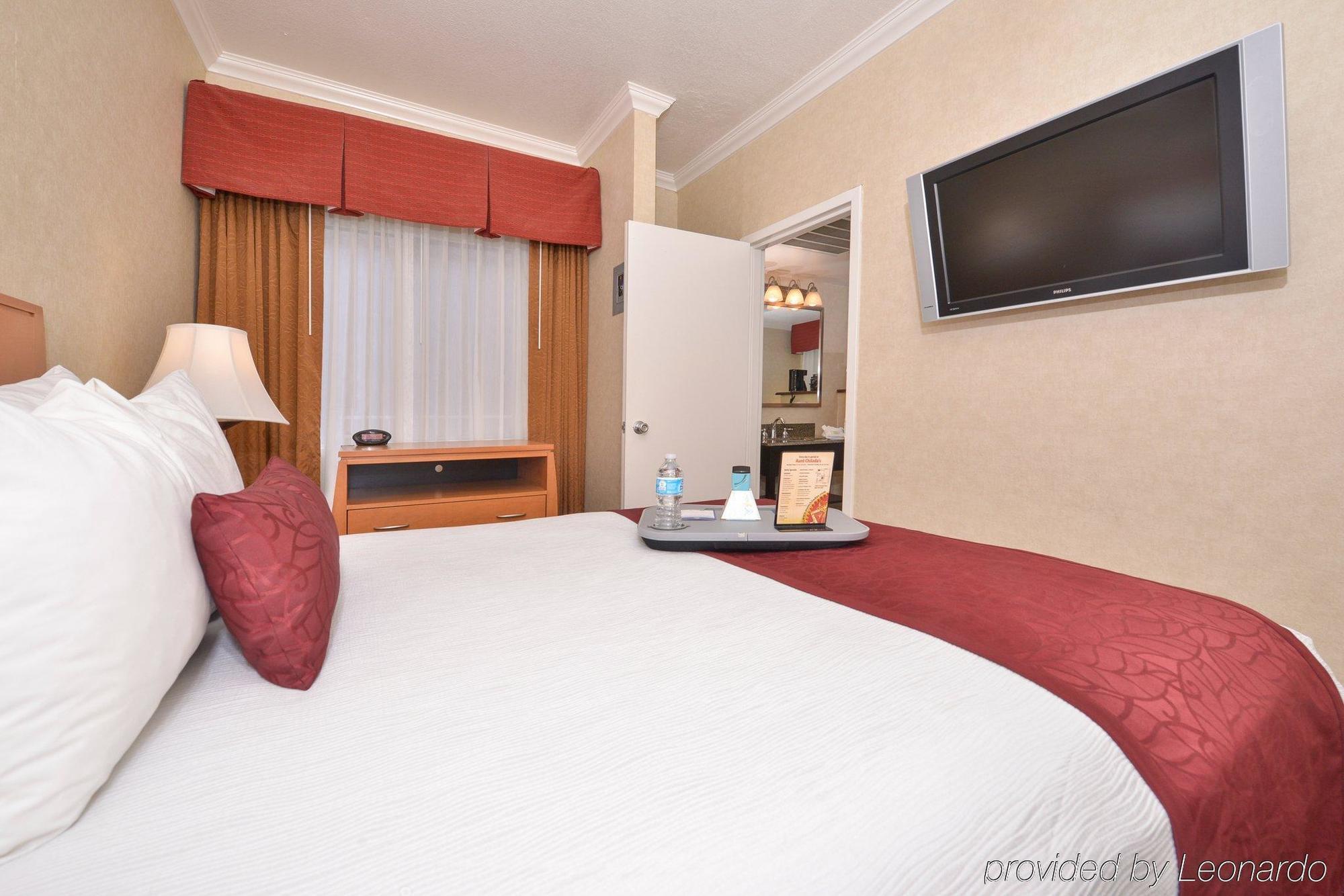 Western Innsuites & Hotel Phoenix
