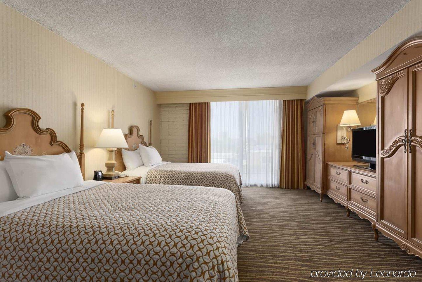 6 Phoenix, Az - Sky Harbor 2*